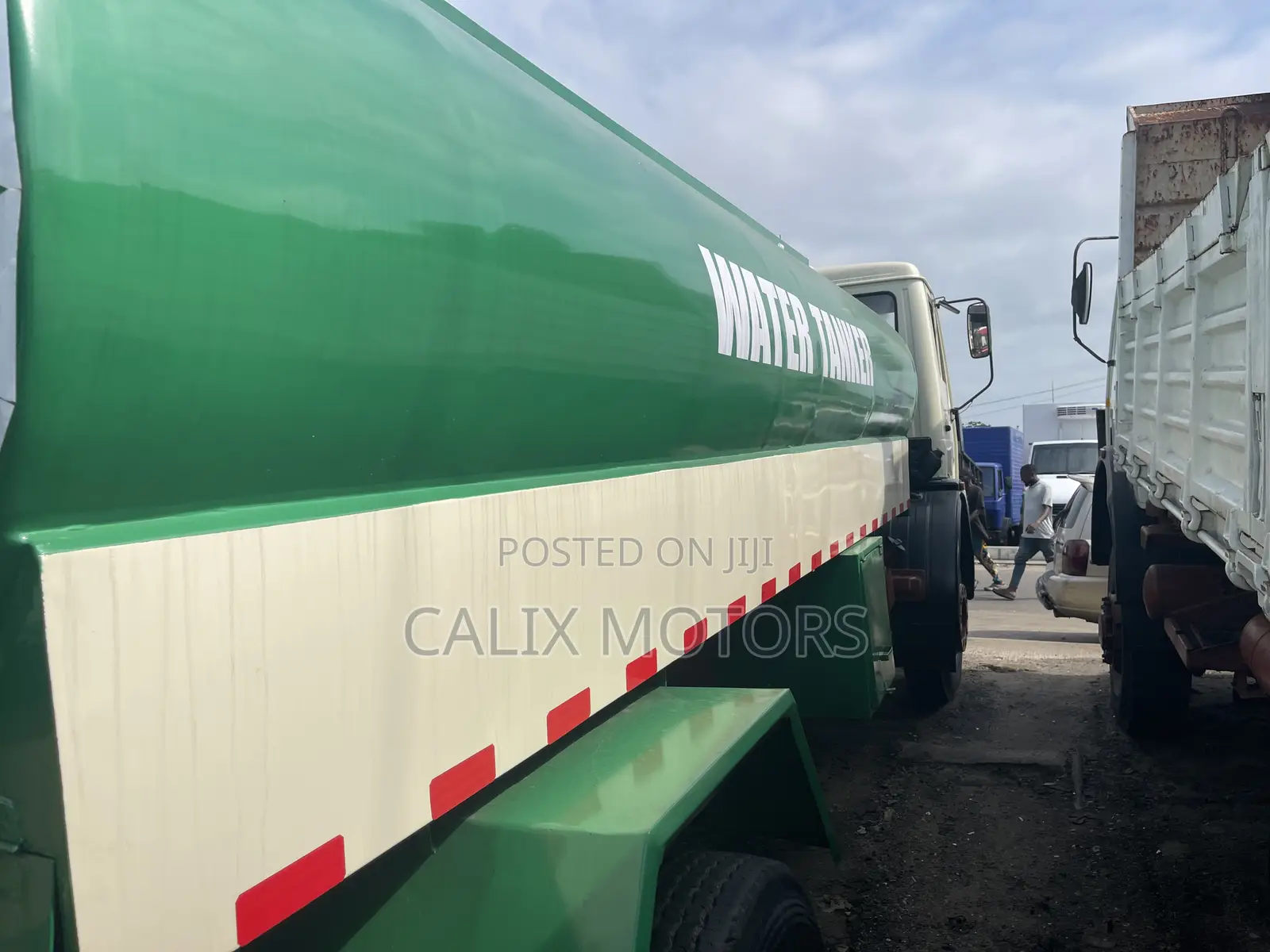 Foreign Used Mercedes Benz Water Tanker Truck.