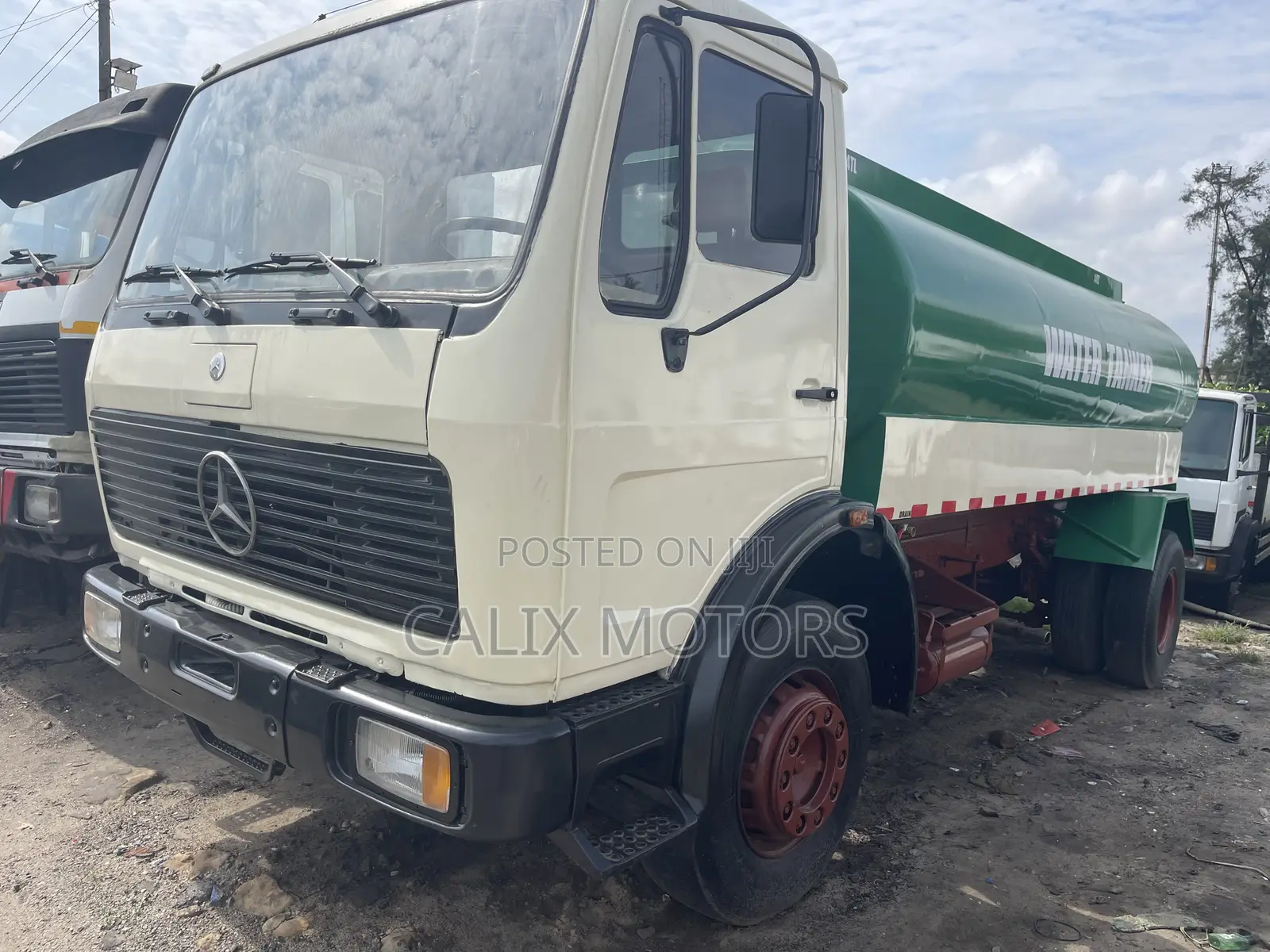 Foreign Used Mercedes Benz Water Tanker Truck.