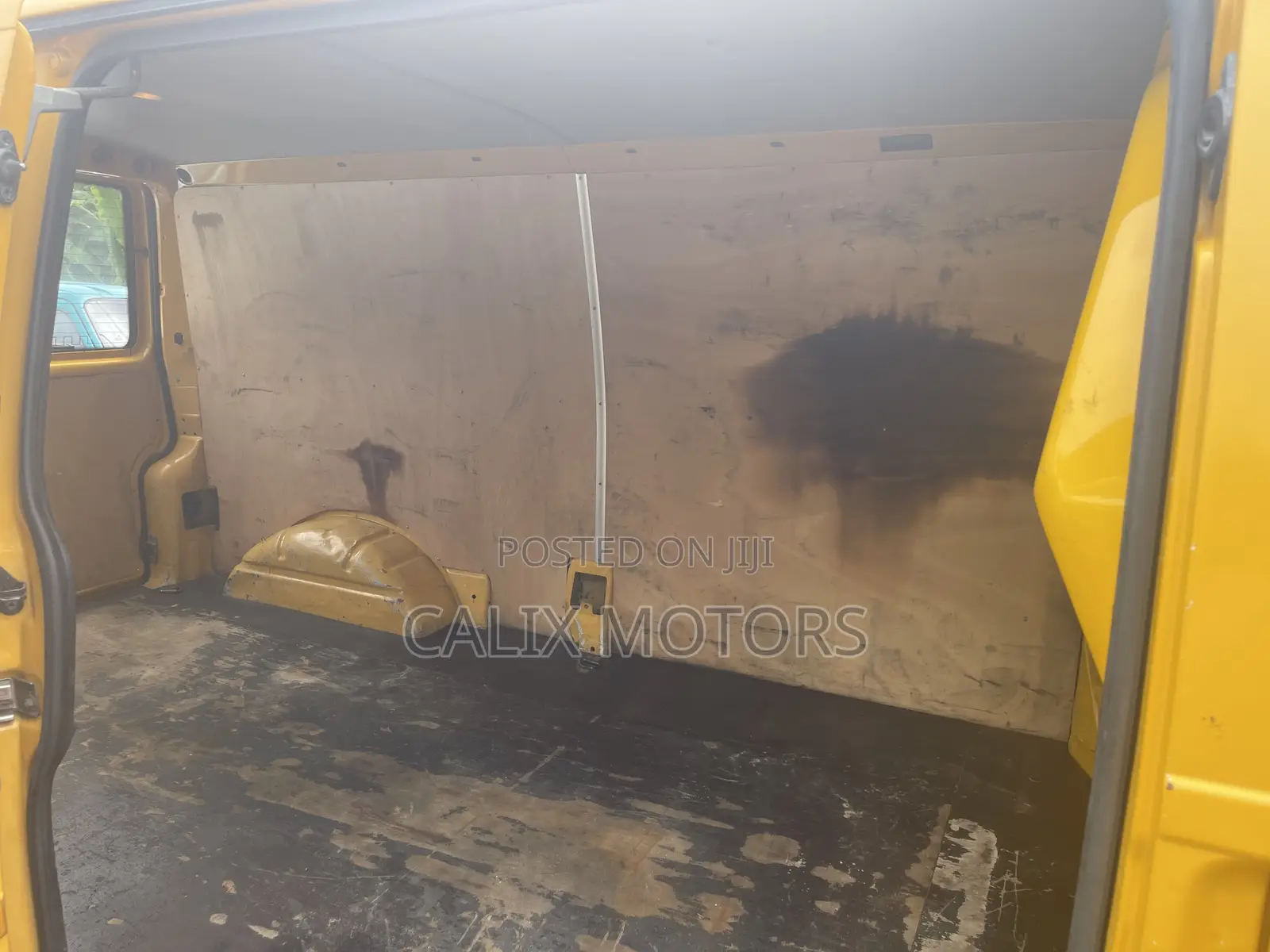 Volkswagen Transporter 2005 Yellow