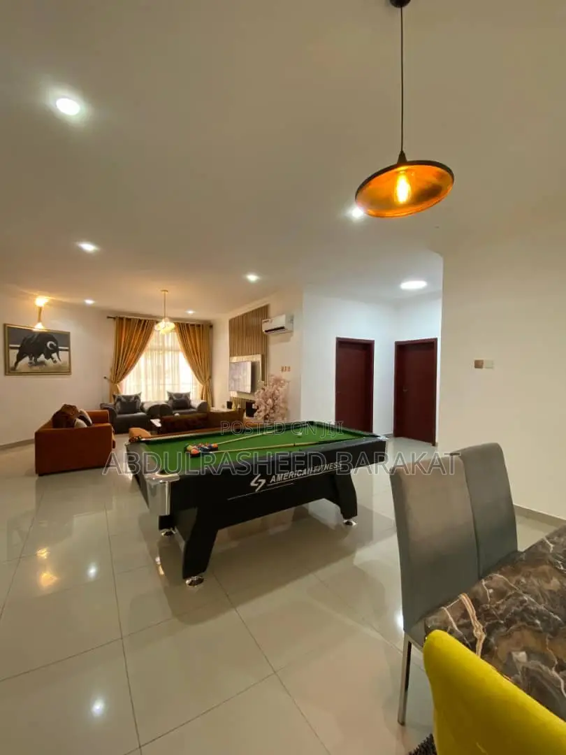 Luxury Three Bedroom Apartment With Snooker