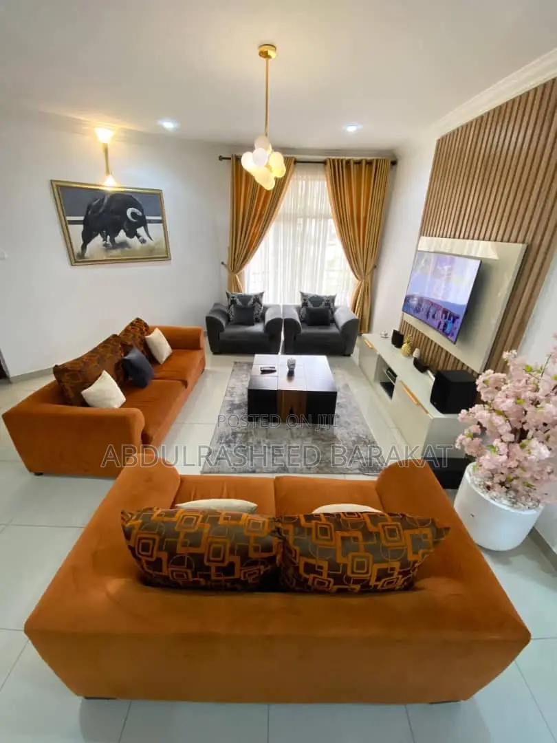 Luxury Three Bedroom Apartment With Snooker