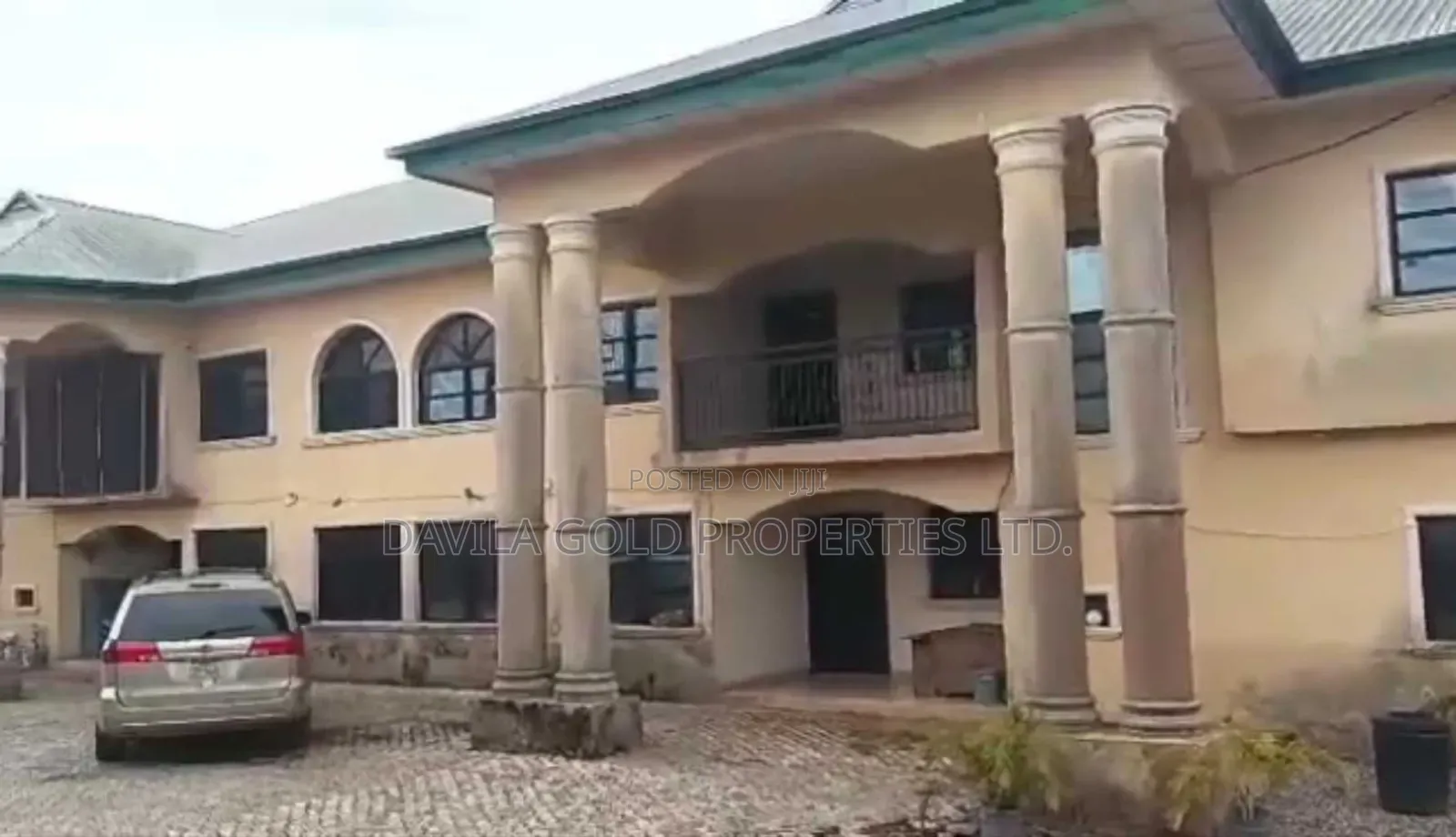 8bdrm Duplex in Benin City for sale