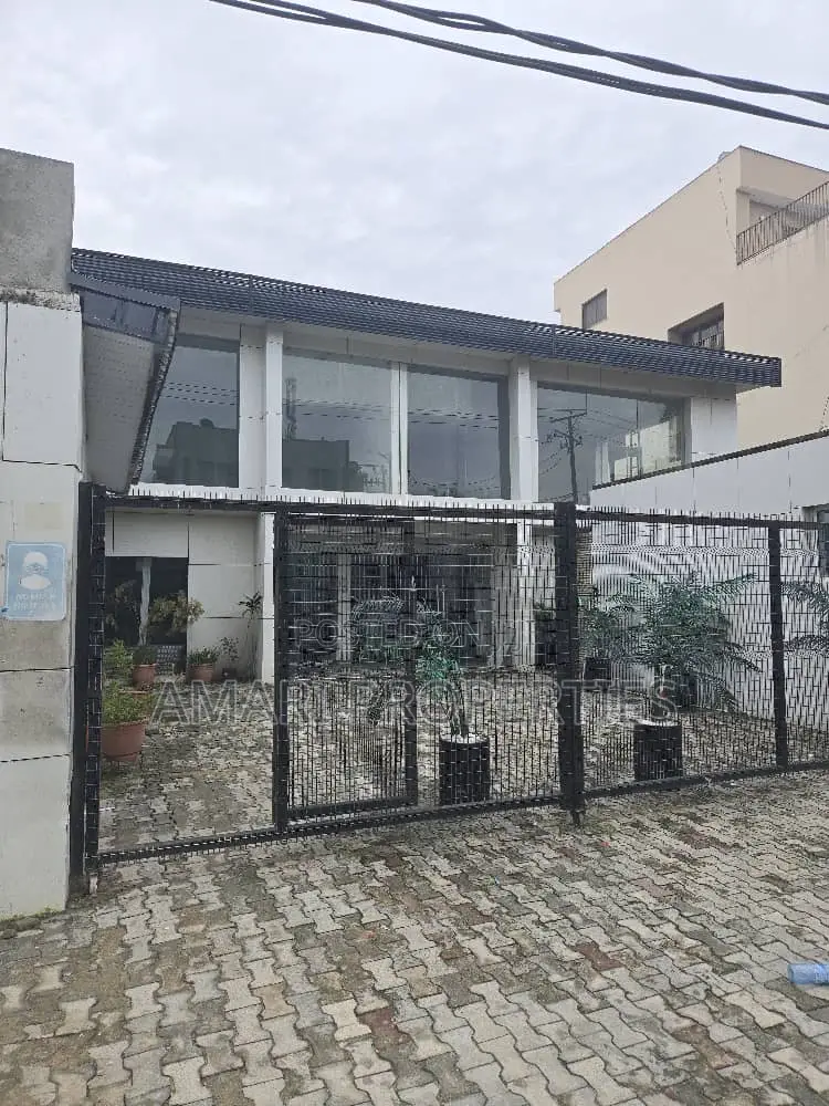 Spacious Commercial Duplex
