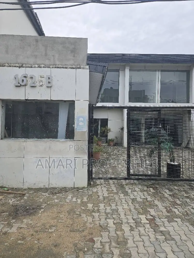 Spacious Commercial Duplex