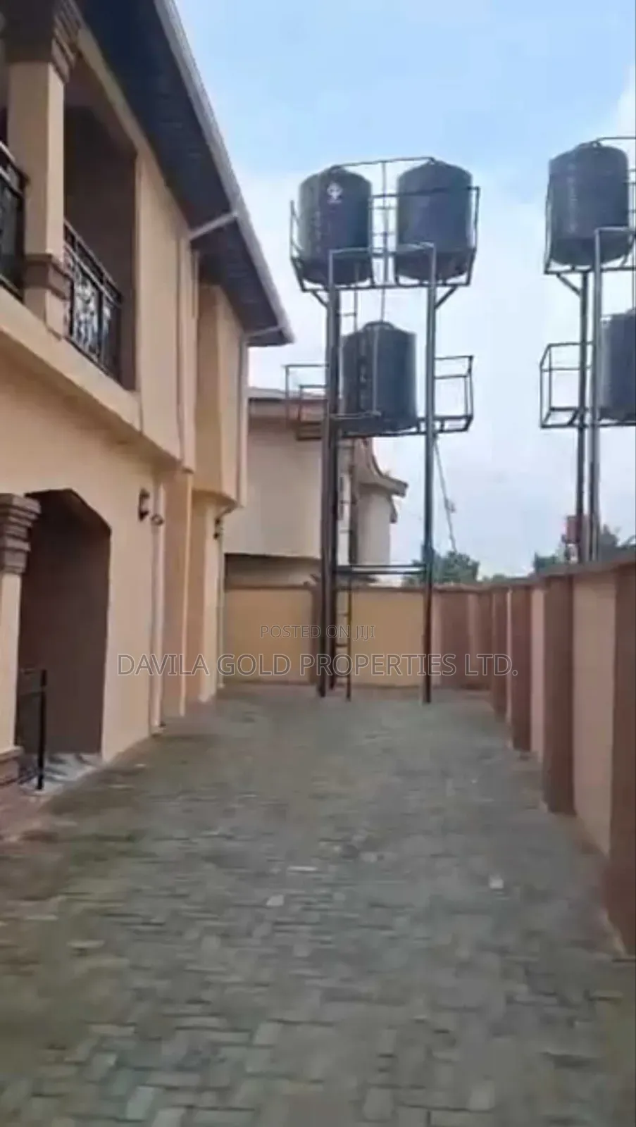 20bdrm Block of Flats in Benin City for sale