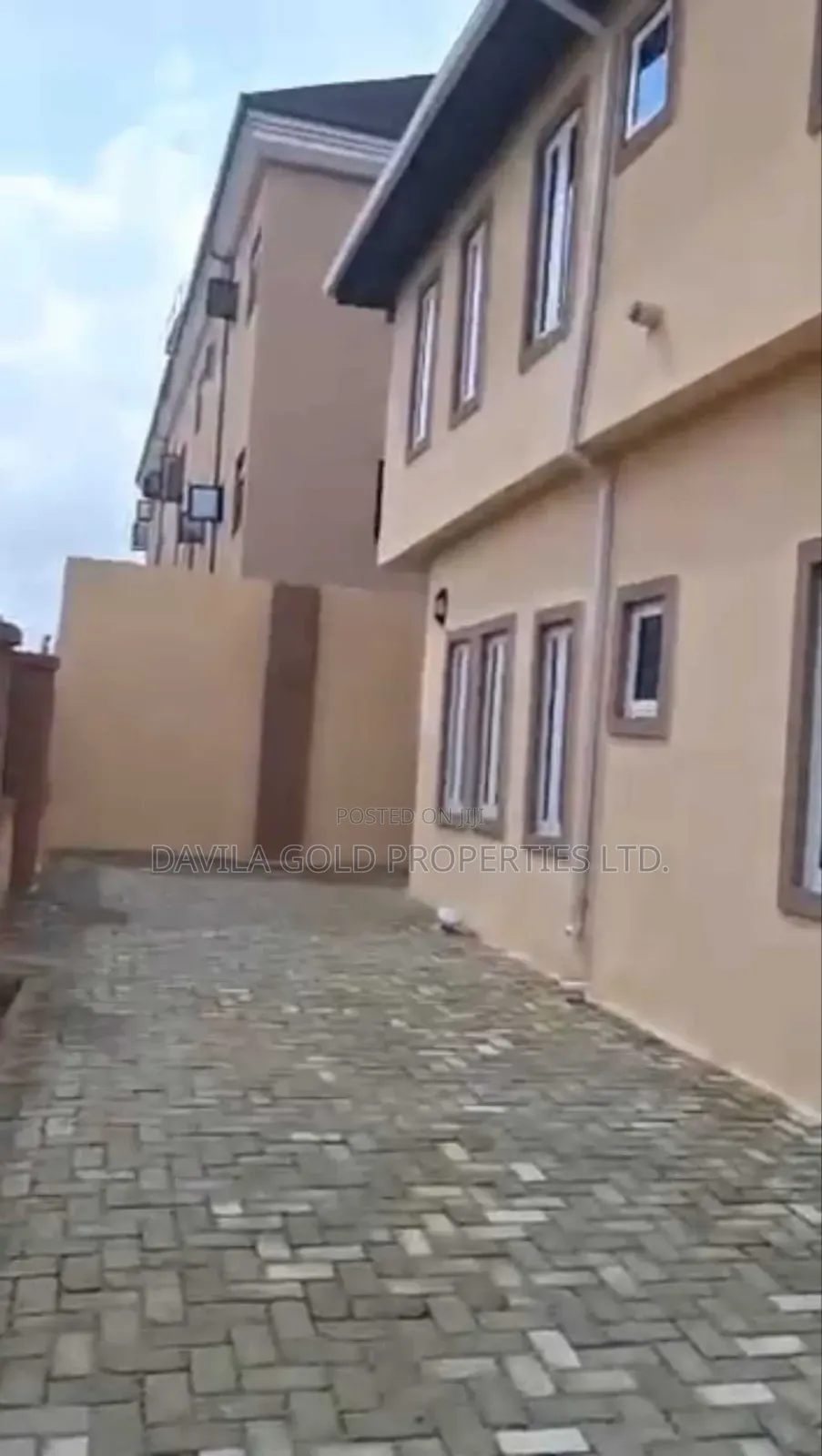 20bdrm Block of Flats in Benin City for sale