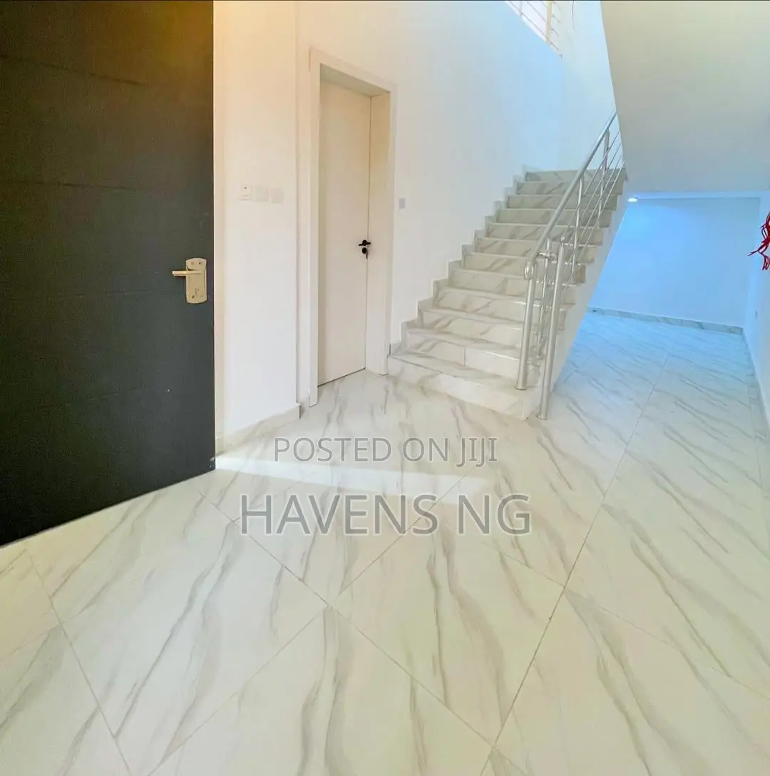 4bdrm Townhouse/Terrace in Ologolo for sale