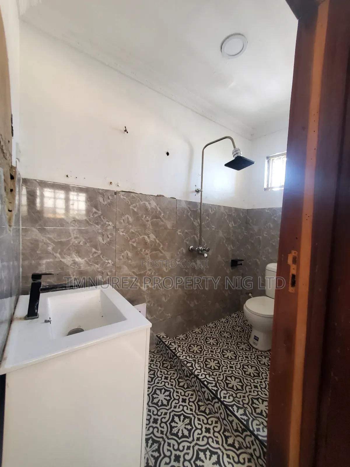 4bdrm Apartment in Lekki Phase1, Chevron for rent