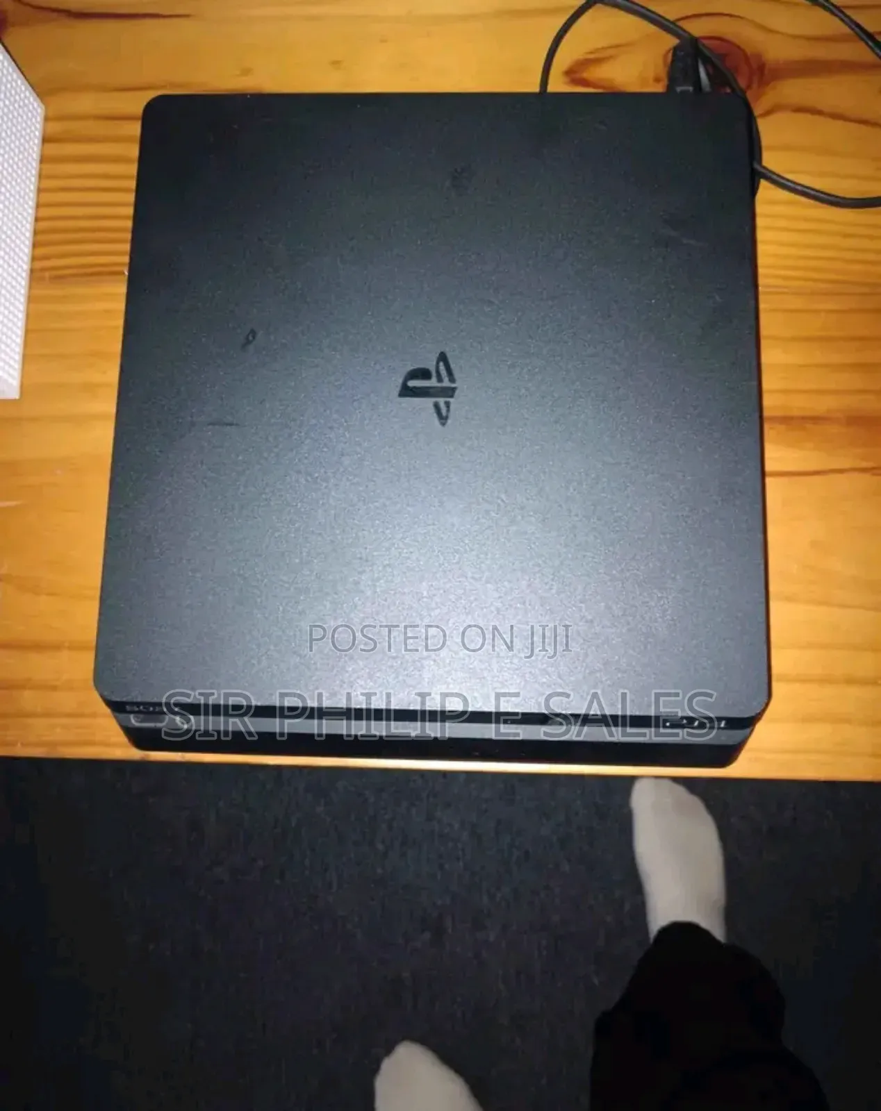 Good as New Playstation 4 + 4 Latest Game's