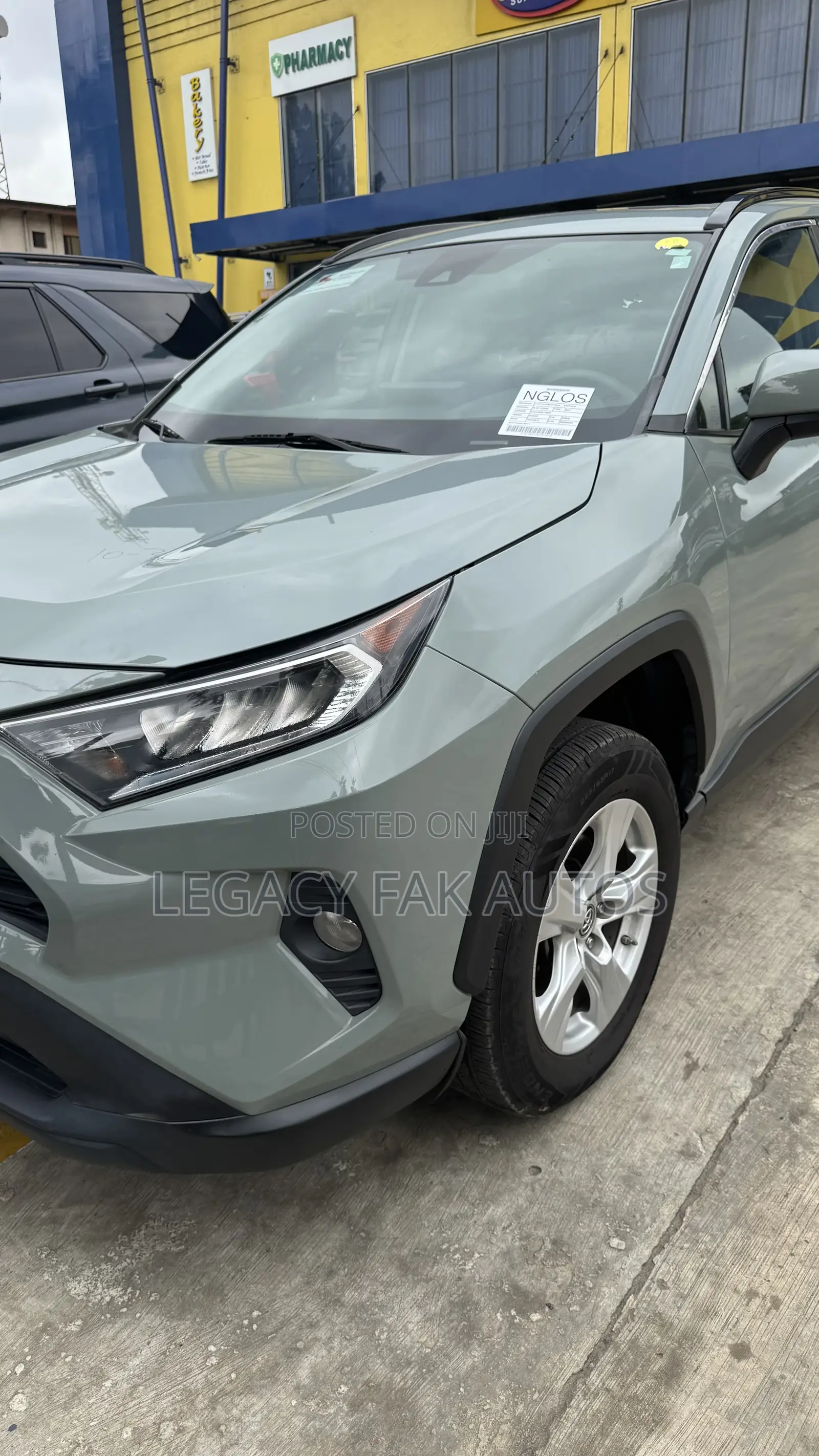 Toyota RAV4 XLE AWD 2019 Green