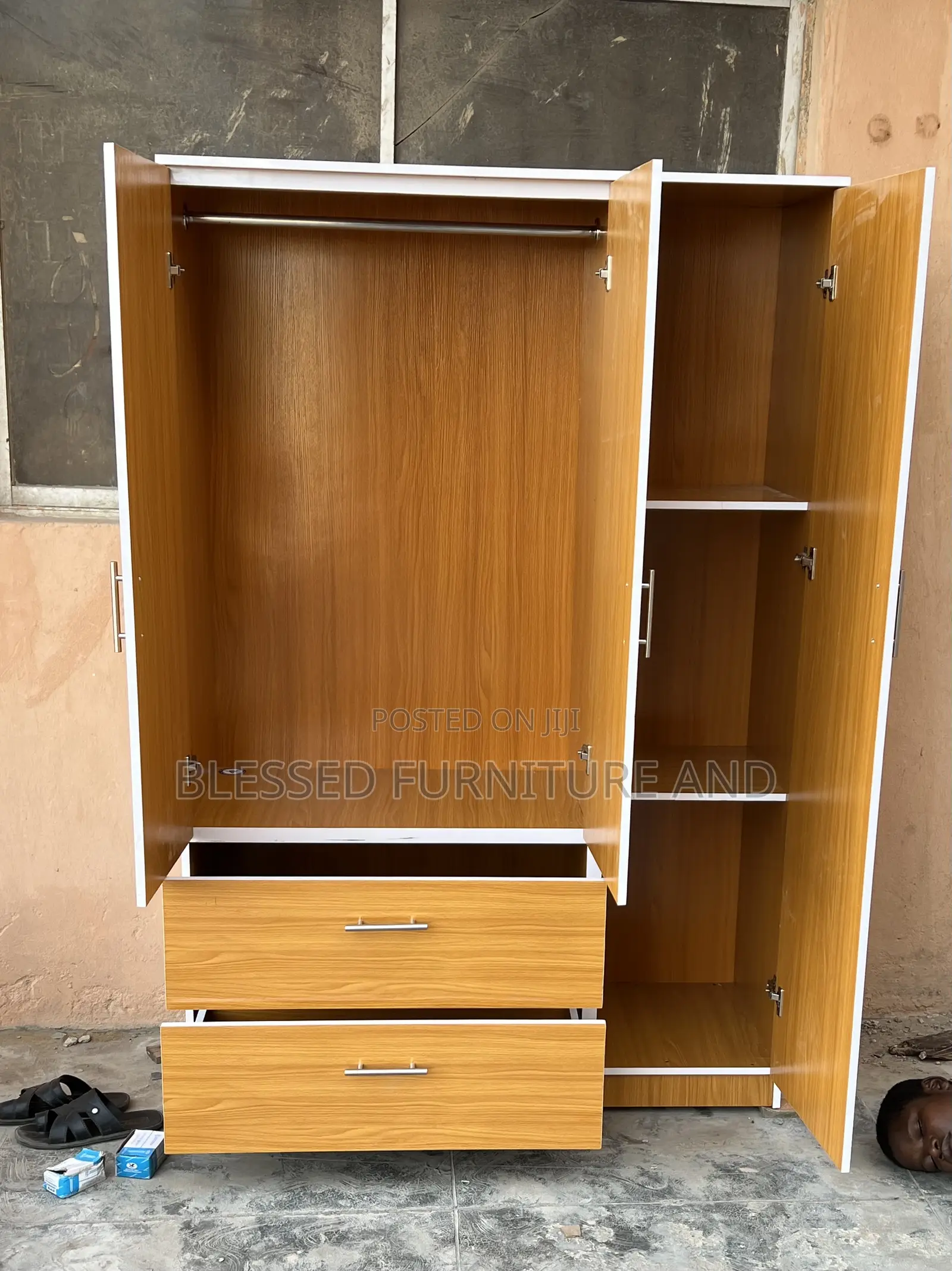 4.5x6 Wardrobe With Two Drawers and Door.