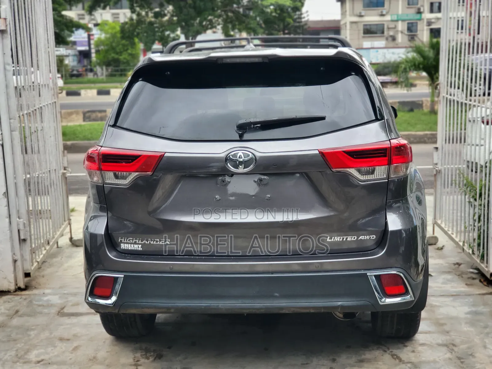 Toyota Highlander Limited 4x4 V6 (3.5L 6cyl 8A) 2017 Gray