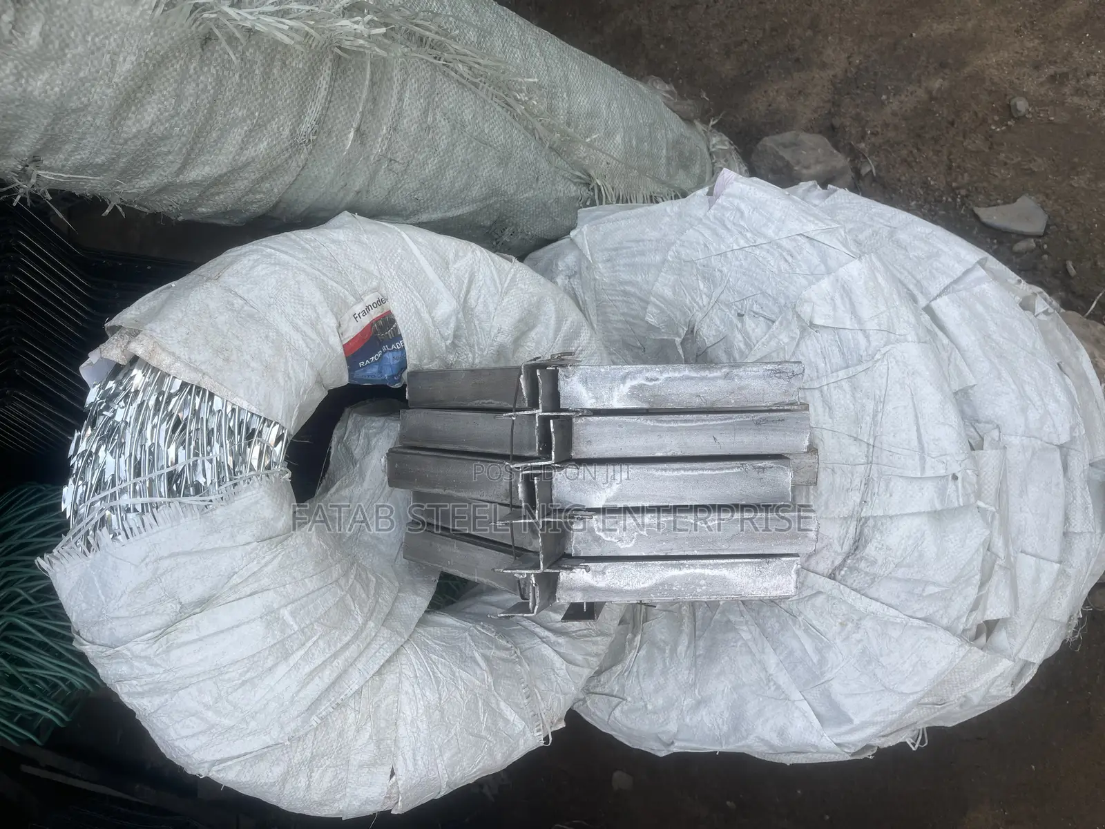 Anti Rust Galvanize With High Fence Y Hanger