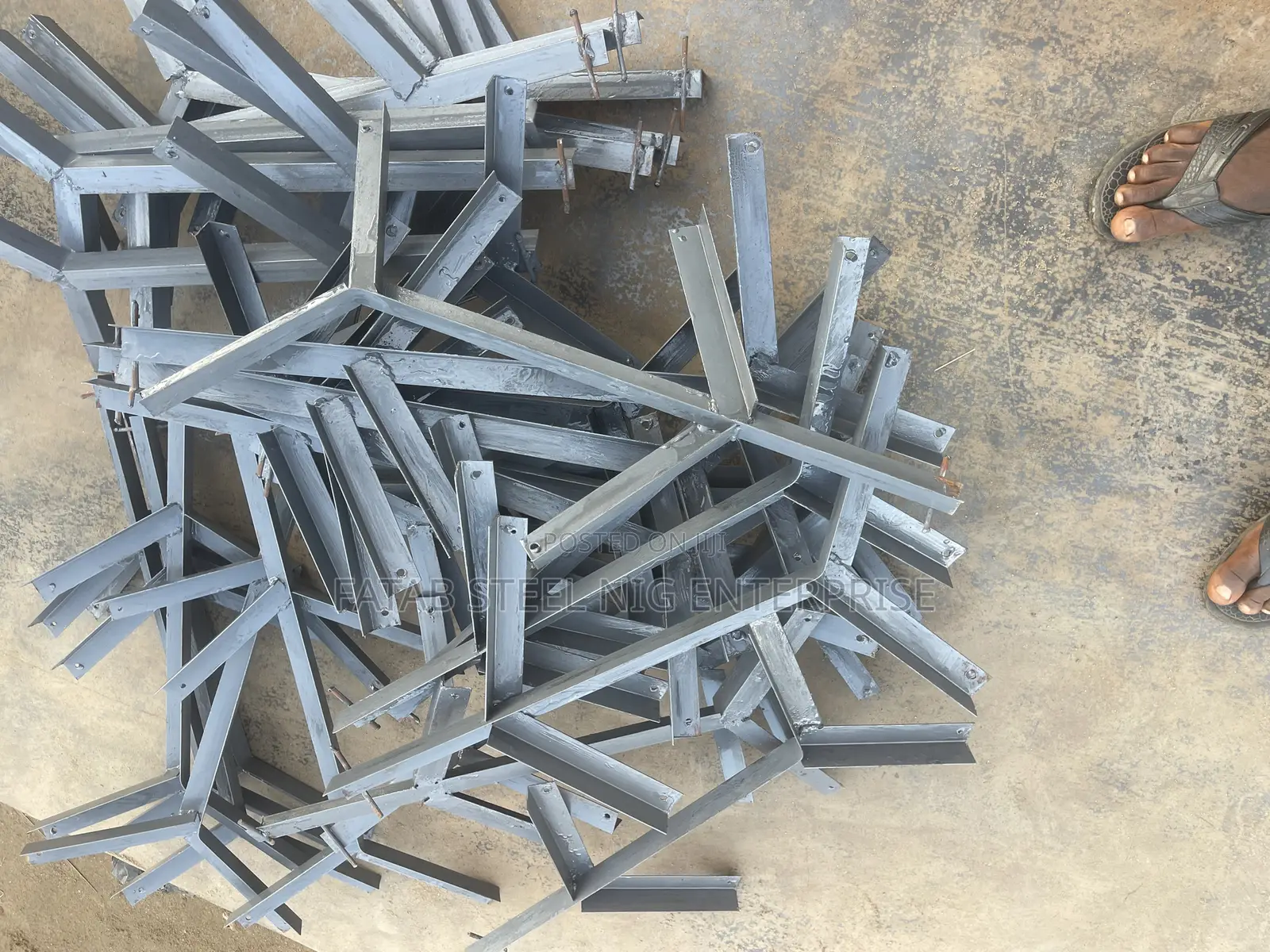Anti Rust Galvanize With High Fence Y Hanger