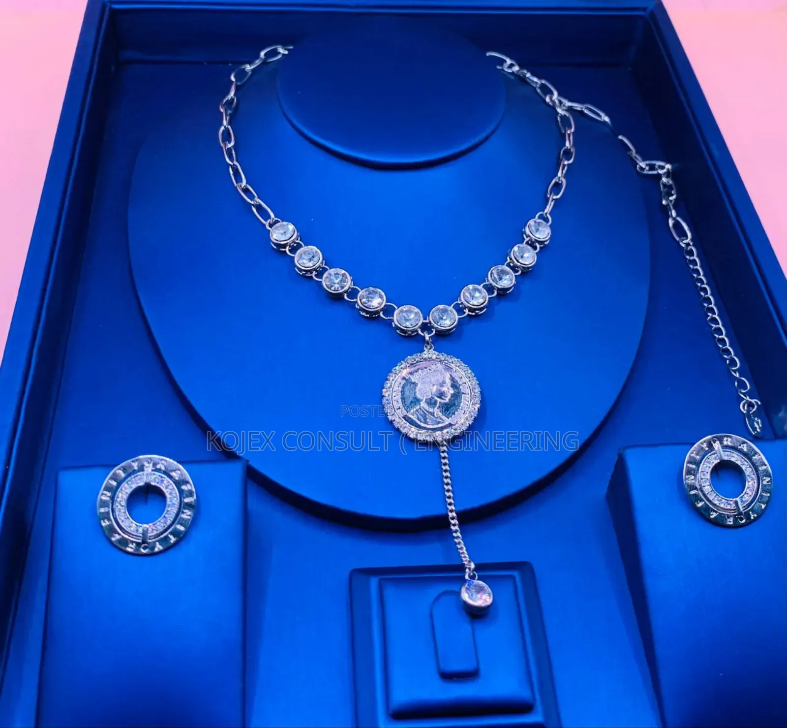 Gold Colour Chains Necklace for Women Circle Round