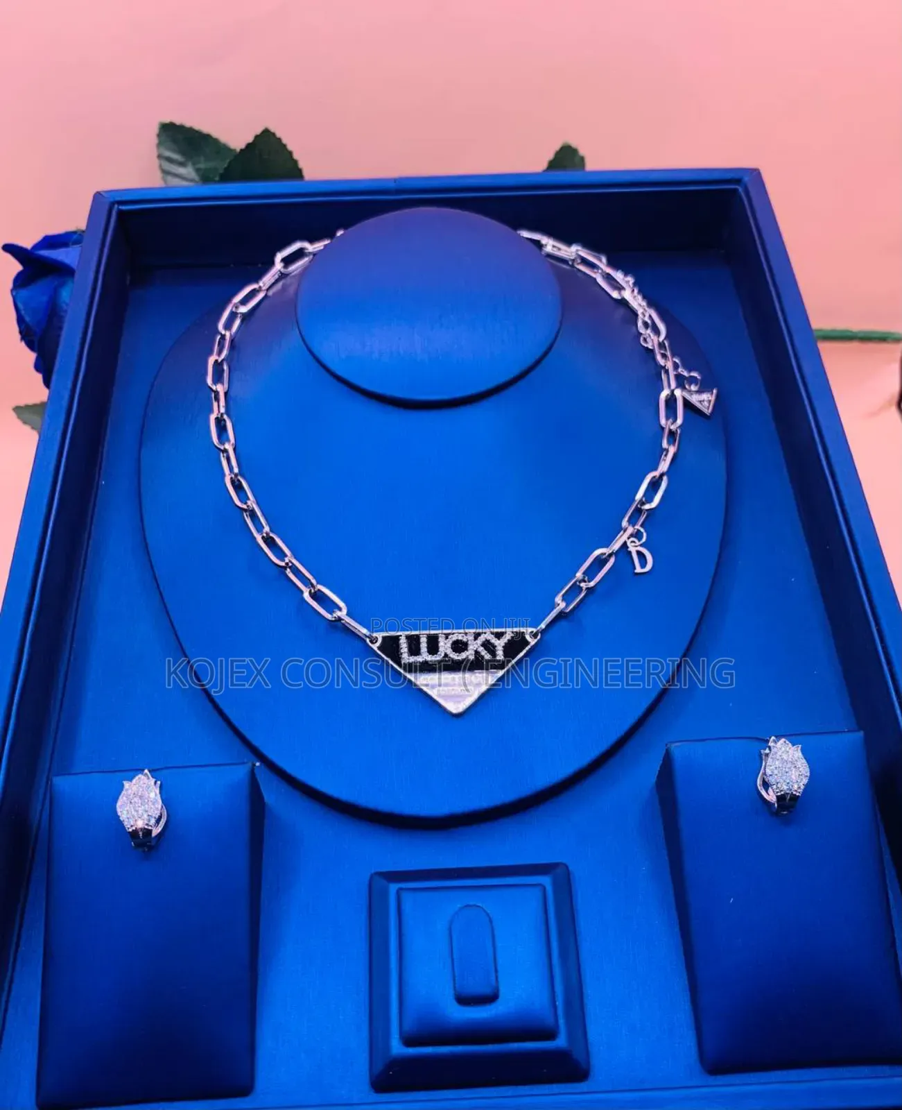 Gold Colour Chains Necklace for Women Circle Round