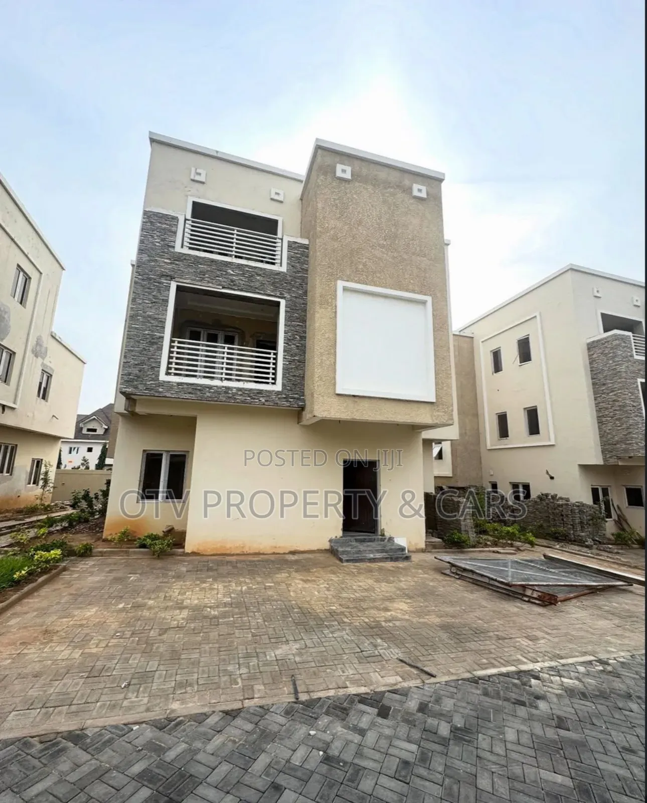 Furnished 6bdrm Duplex in Guzape District for sale