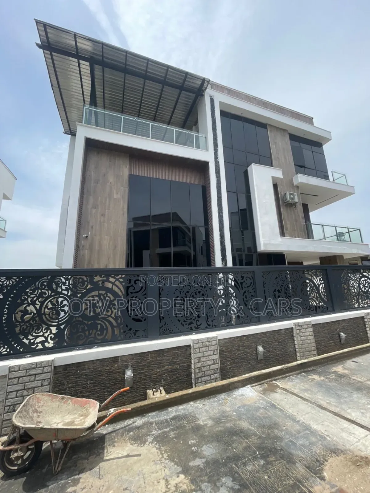 Furnished 6bdrm Duplex in Guzape District for sale