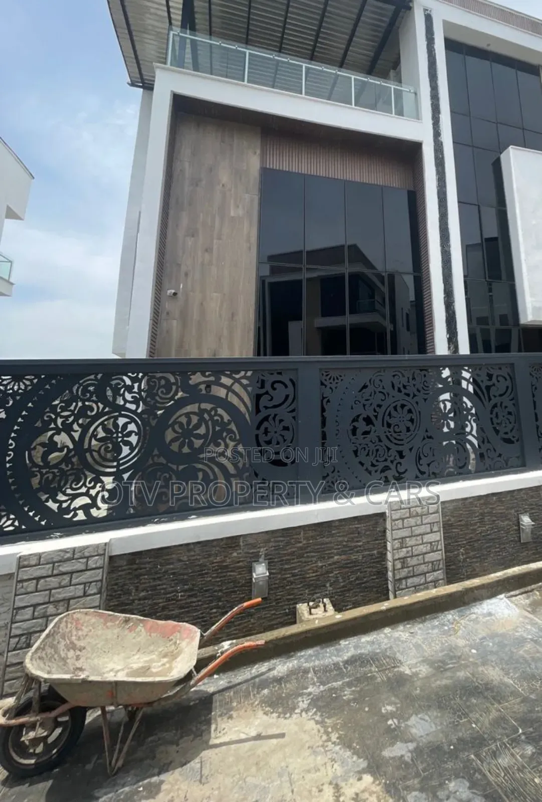 Furnished 6bdrm Duplex in Guzape District for sale