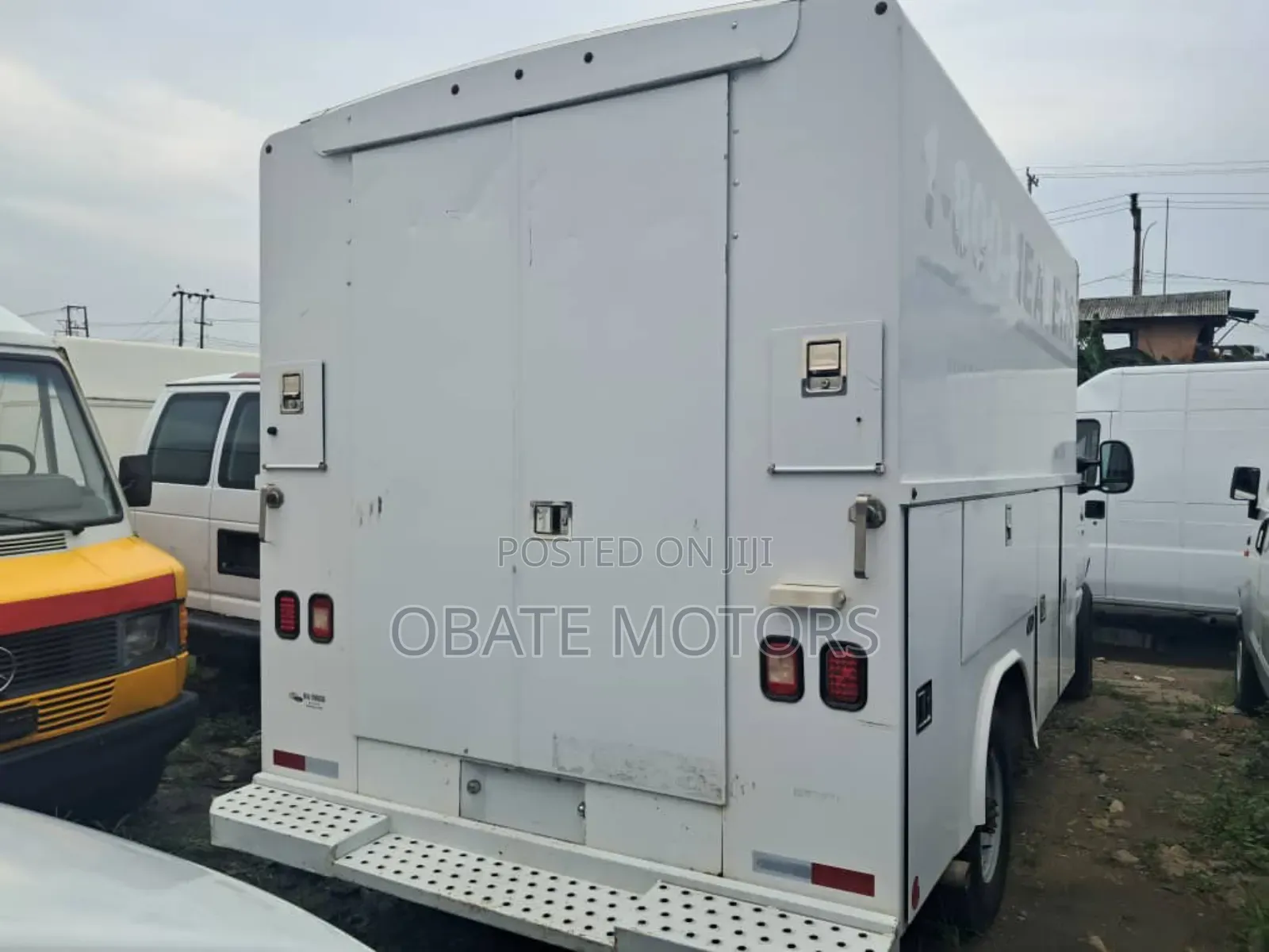 Ford Excursion 2013 White