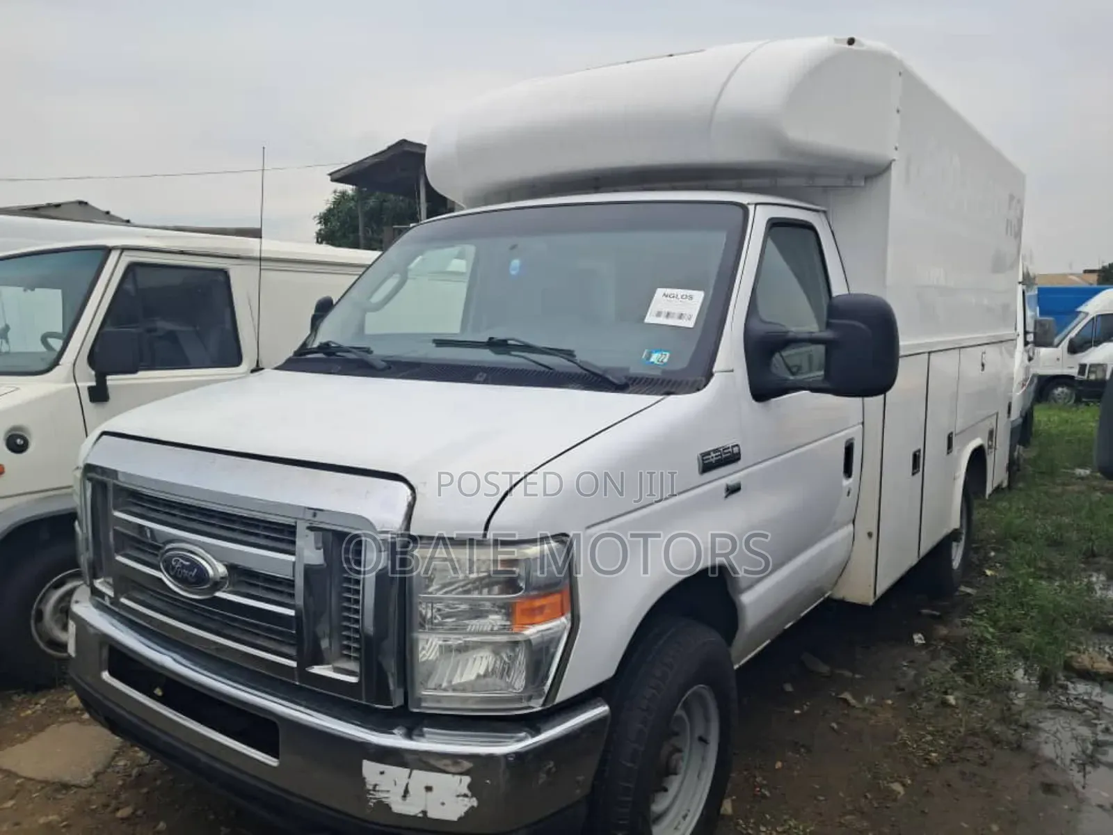 Ford Excursion 2013 White