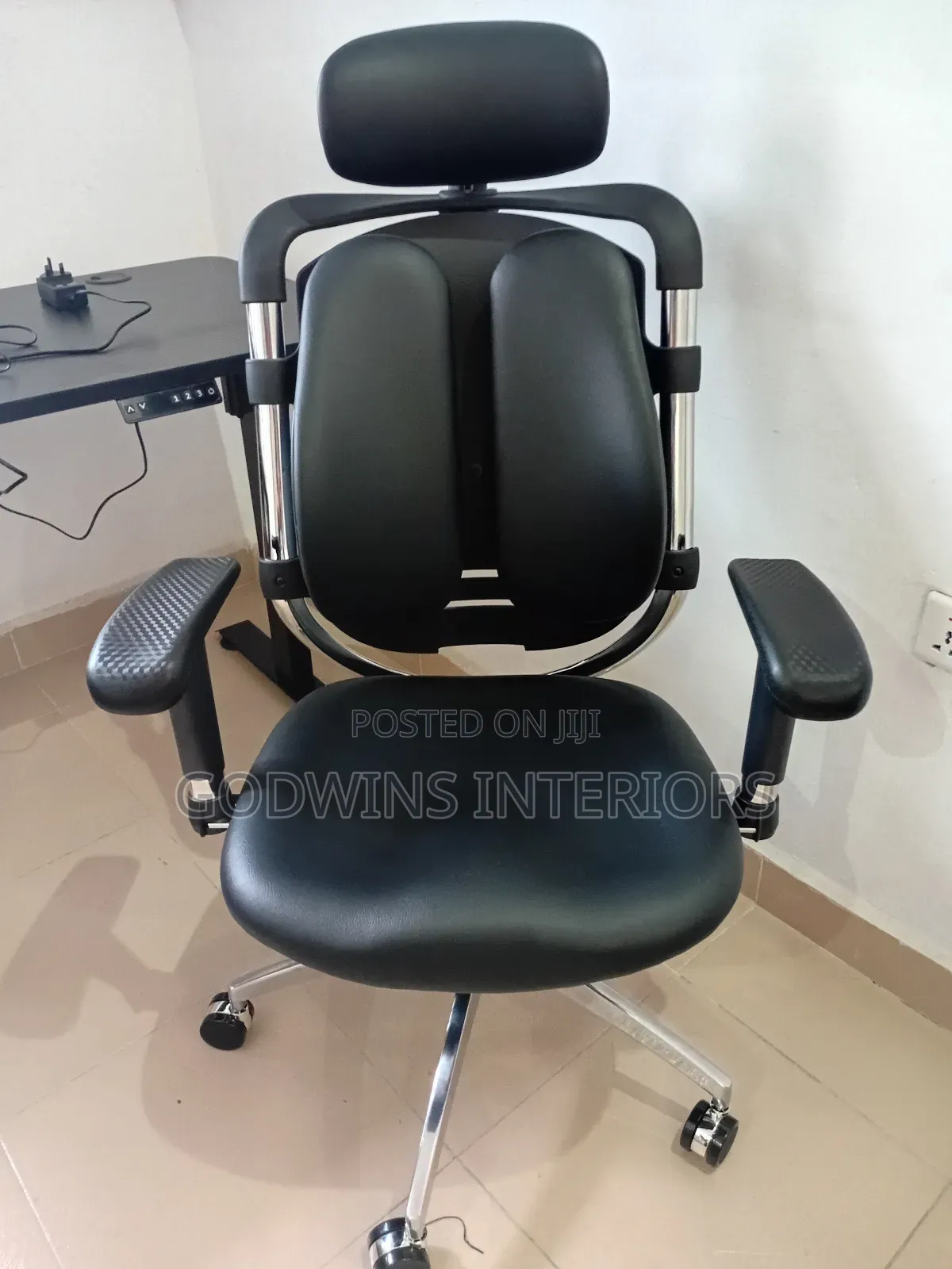 Adjustable-Arm Kidney Ergonomic Swivel Chair