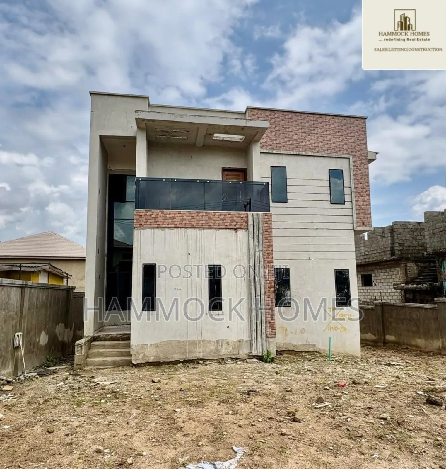 4bdrm Duplex in Palm Garden Estate for sale
