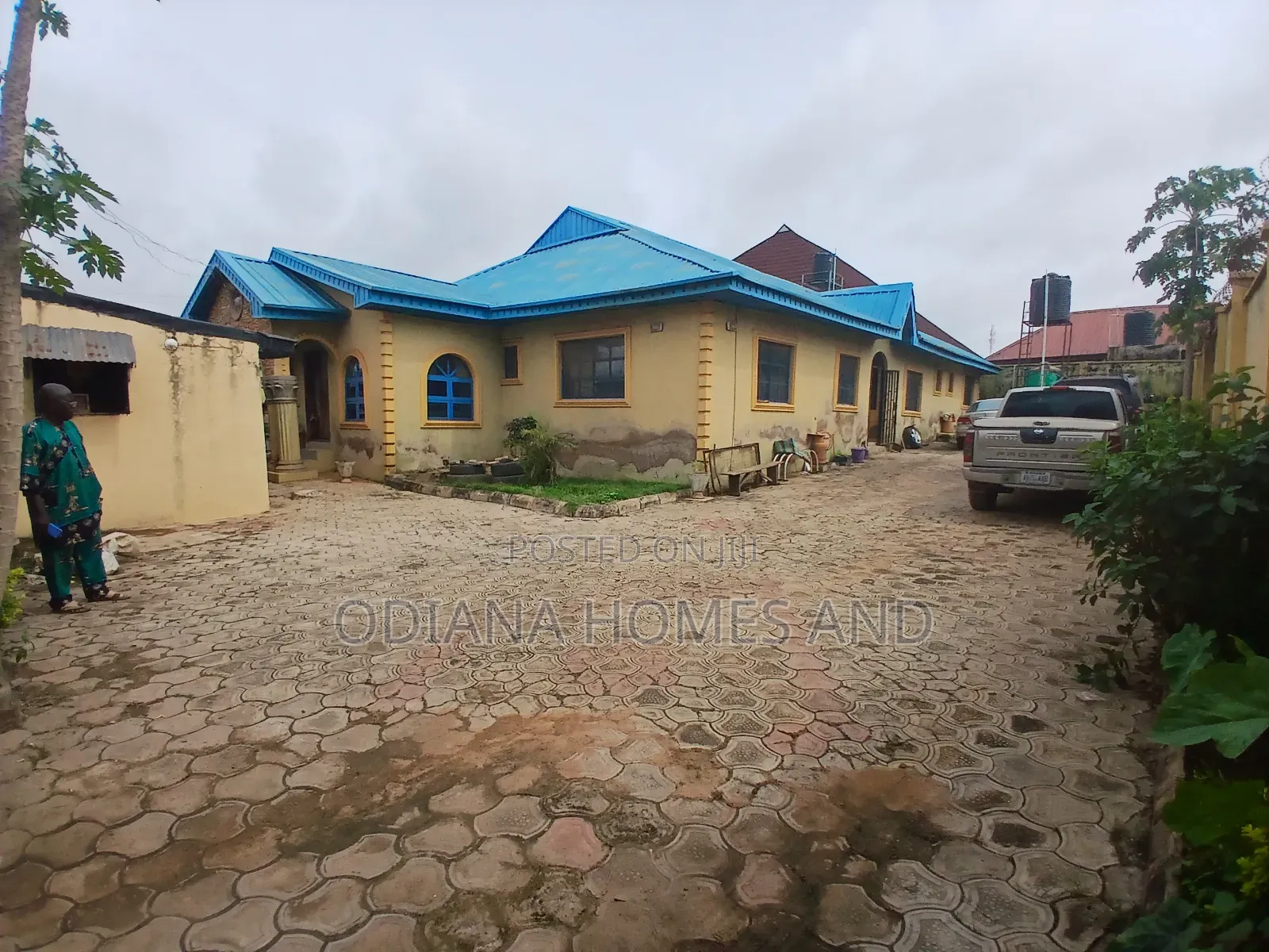 4bdrm Bungalow in Library Academy Road, Akala Express for sale