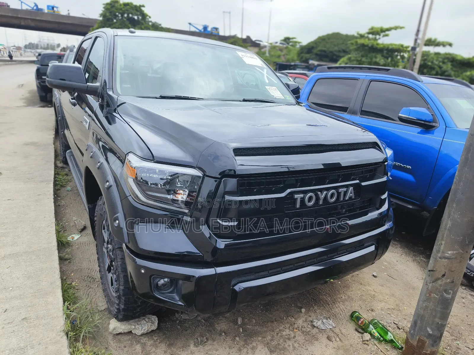 Toyota Tundra Platinum 5.7L V8 4x4 CrewMax 5.6 ft. box 145.7 in. WB
