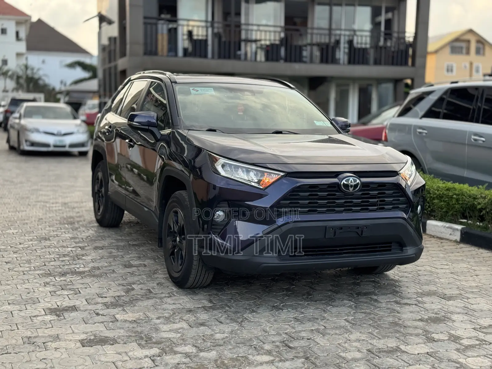 Toyota RAV4 XLE AWD 2020 Blue