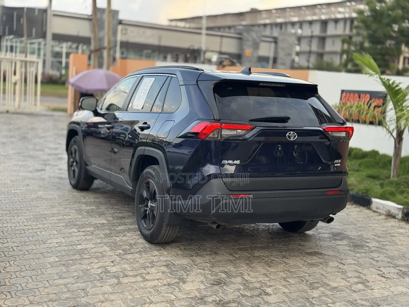Toyota RAV4 XLE AWD 2020 Blue