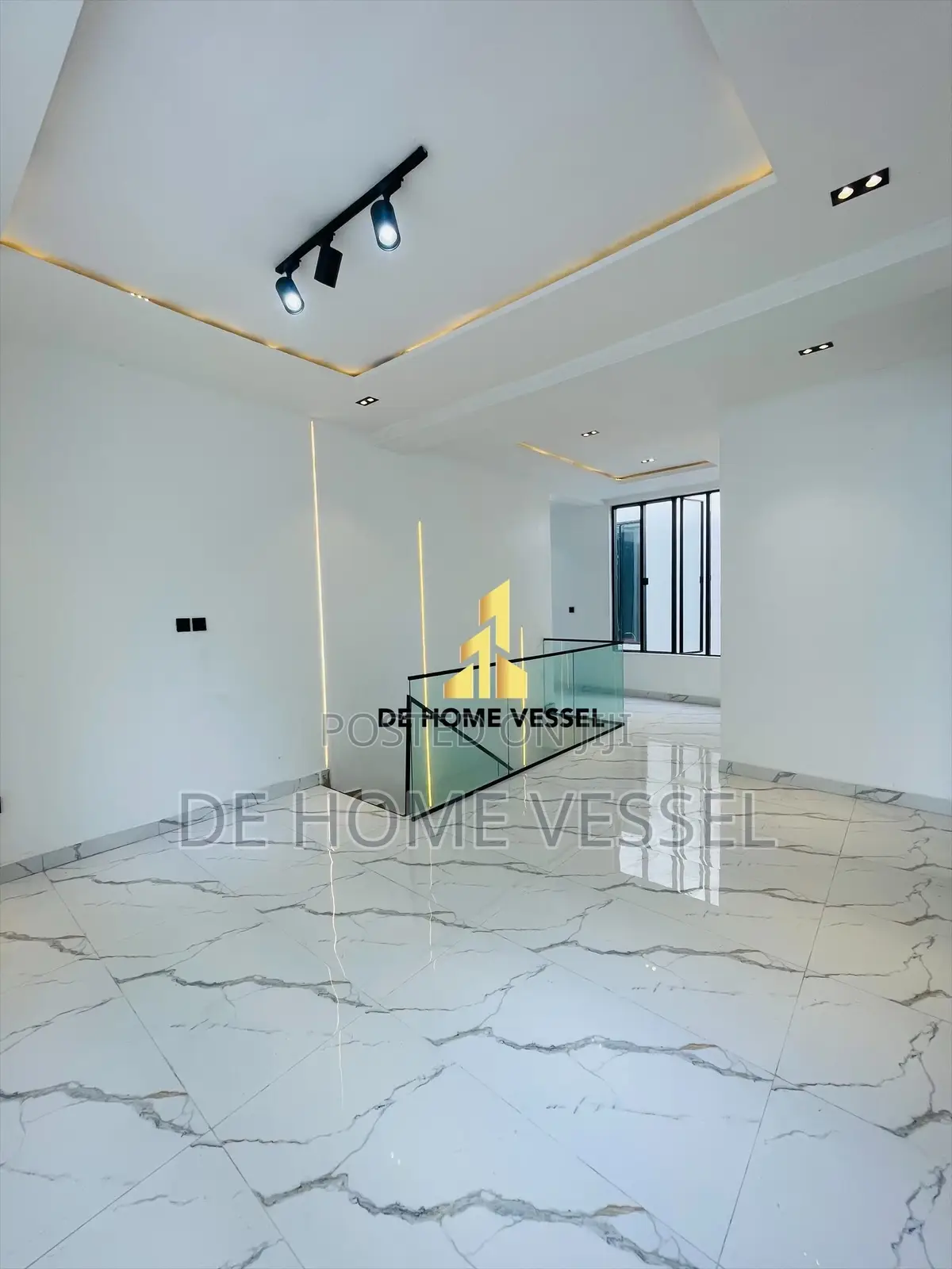 5bdrm Duplex in Chevron for sale