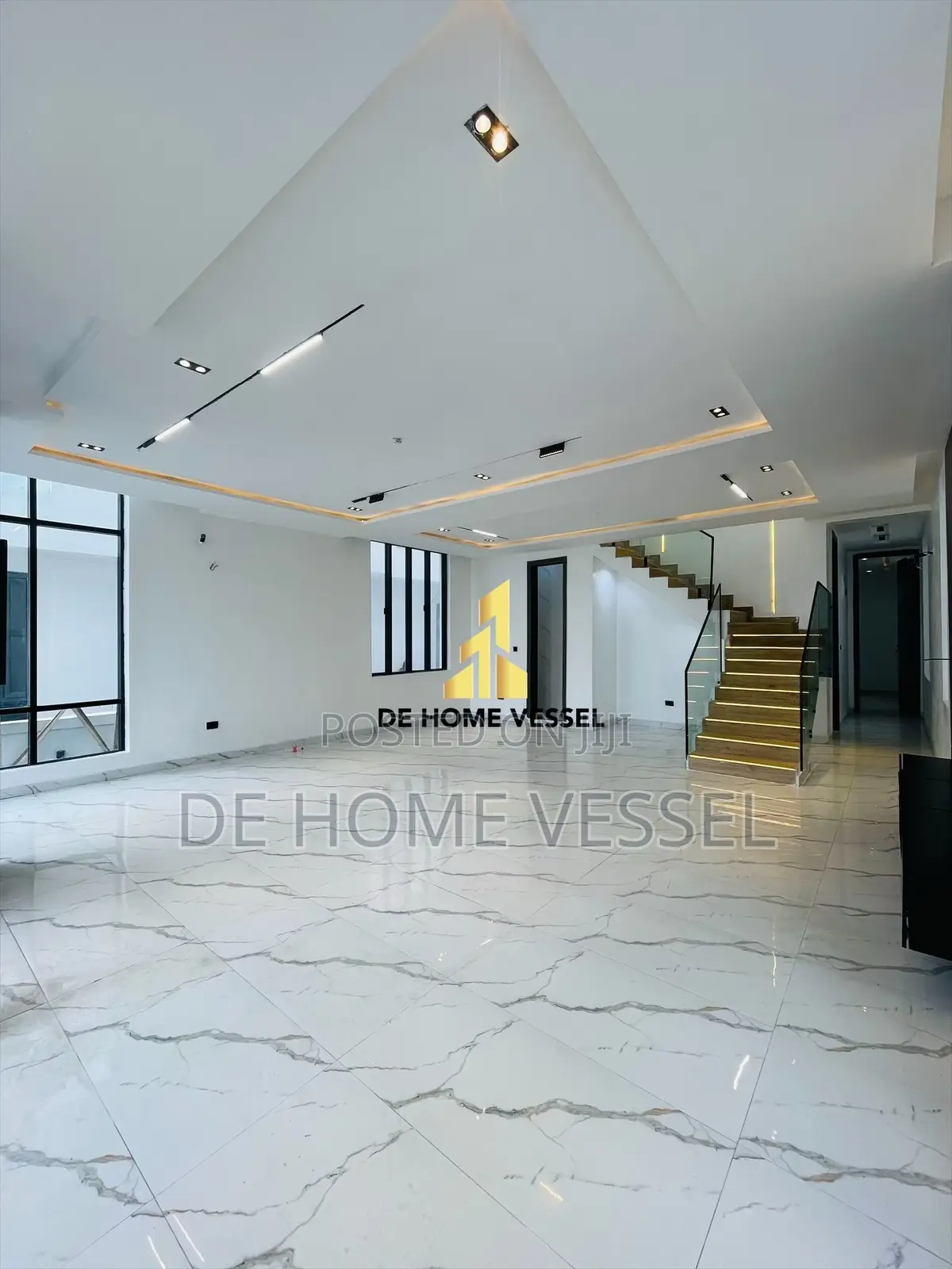 5bdrm Duplex in Chevron for sale