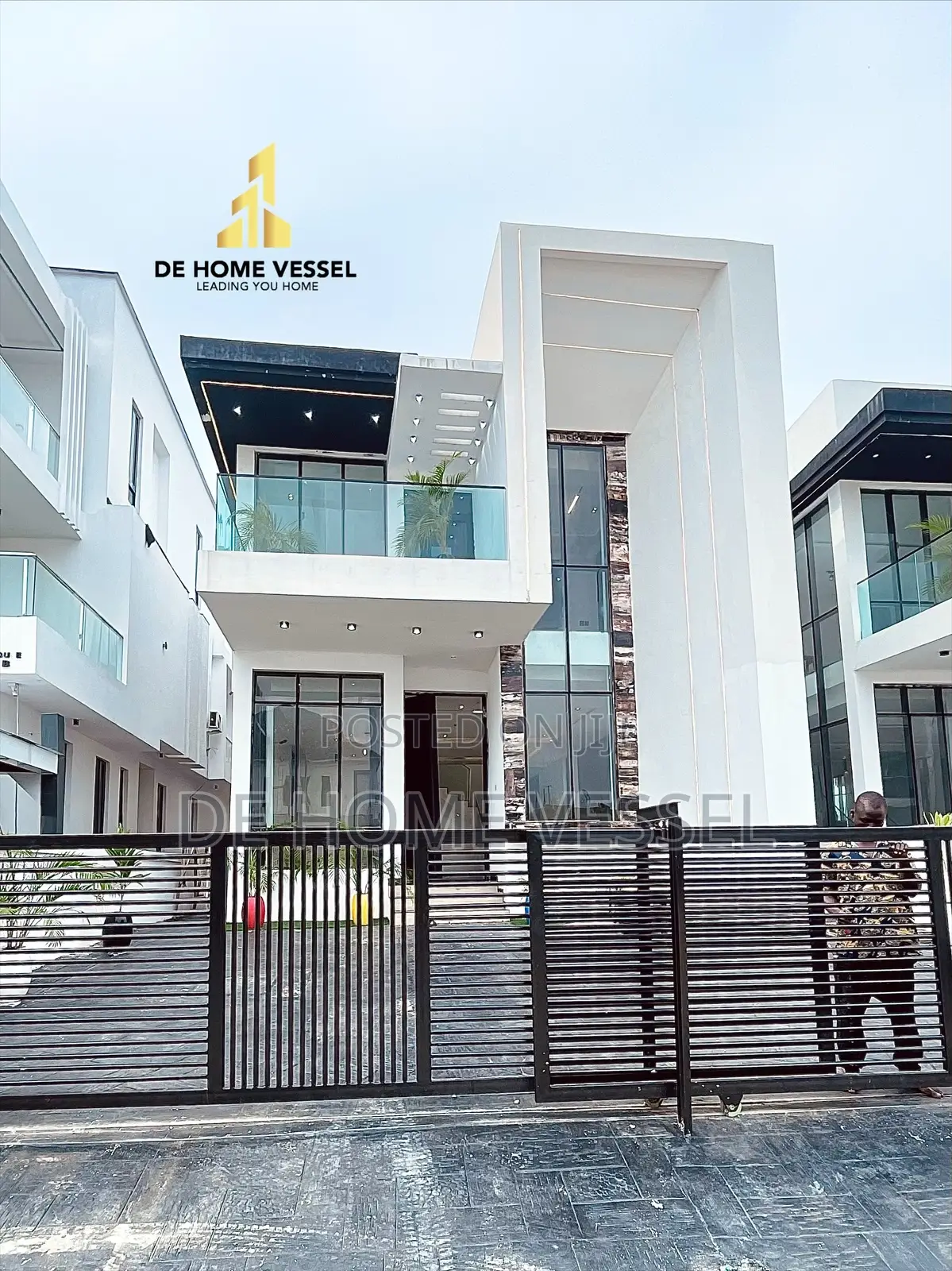 5bdrm Duplex in Chevron for sale