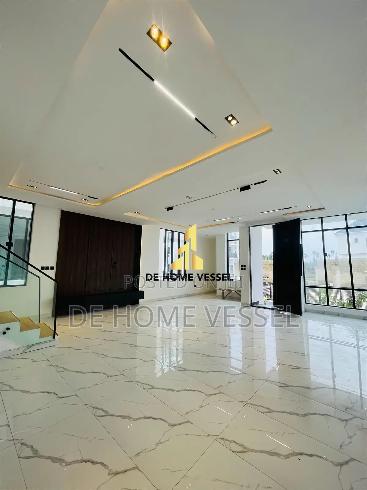 5bdrm Duplex in Chevron for sale