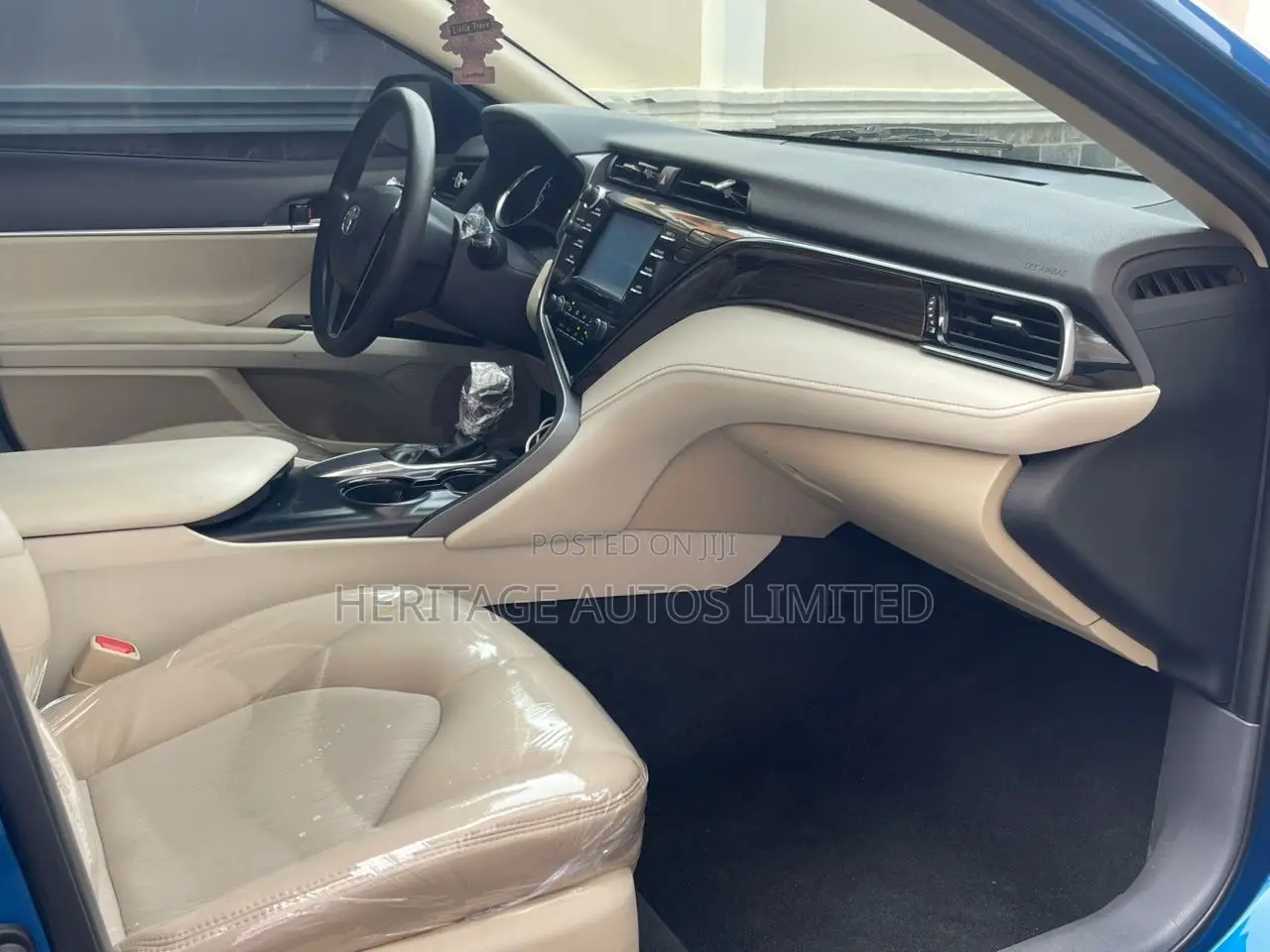 Toyota Camry XLE 2021 Blue