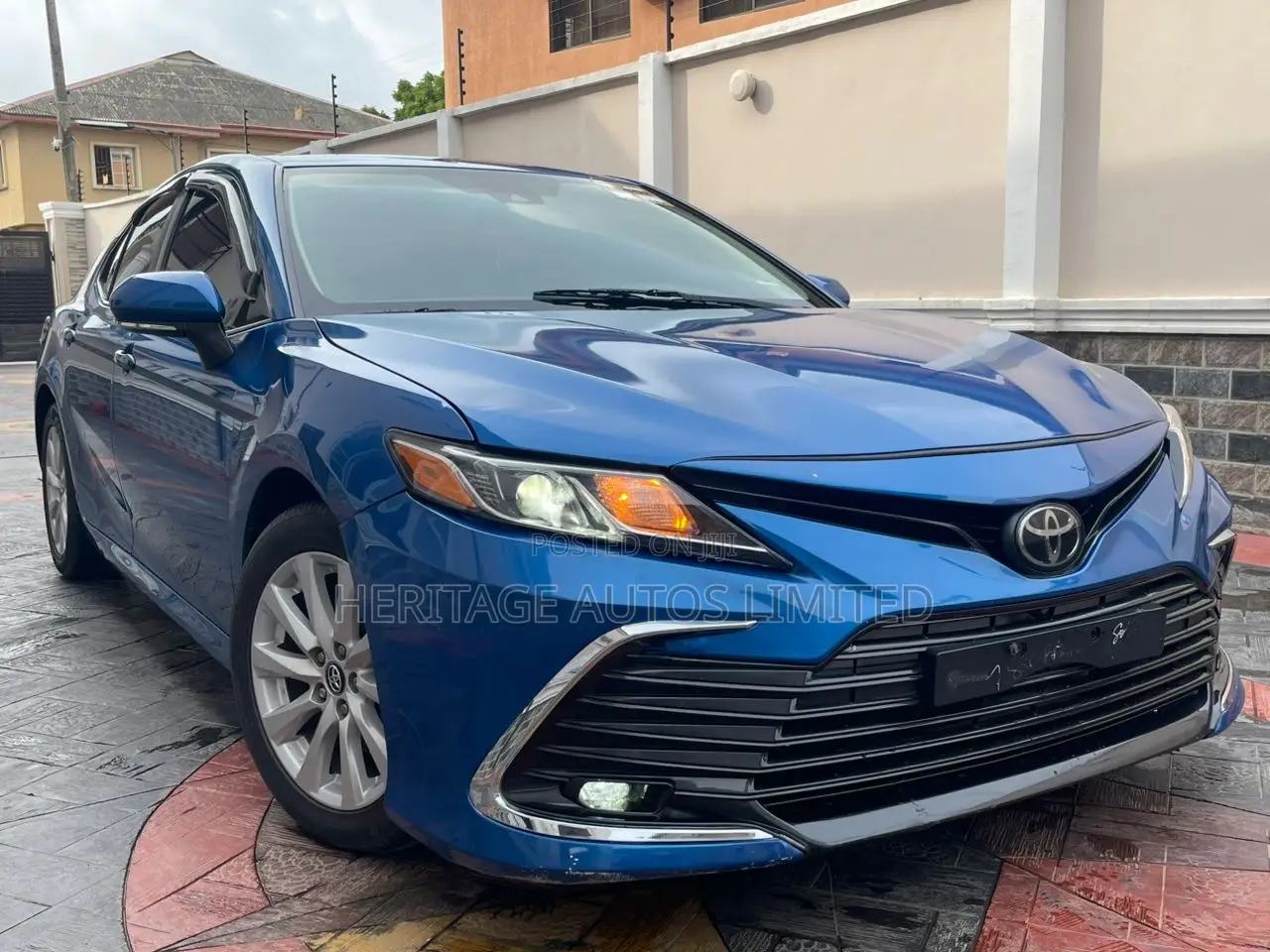 Toyota Camry XLE 2021 Blue