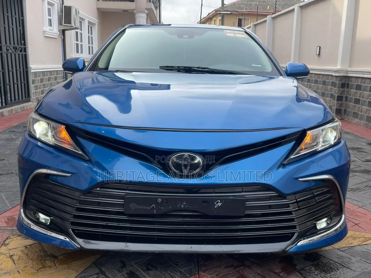Toyota Camry XLE 2021 Blue