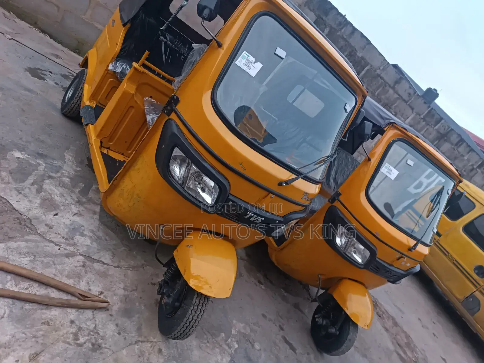 TVS Apache 160 4V 2023 Yellow