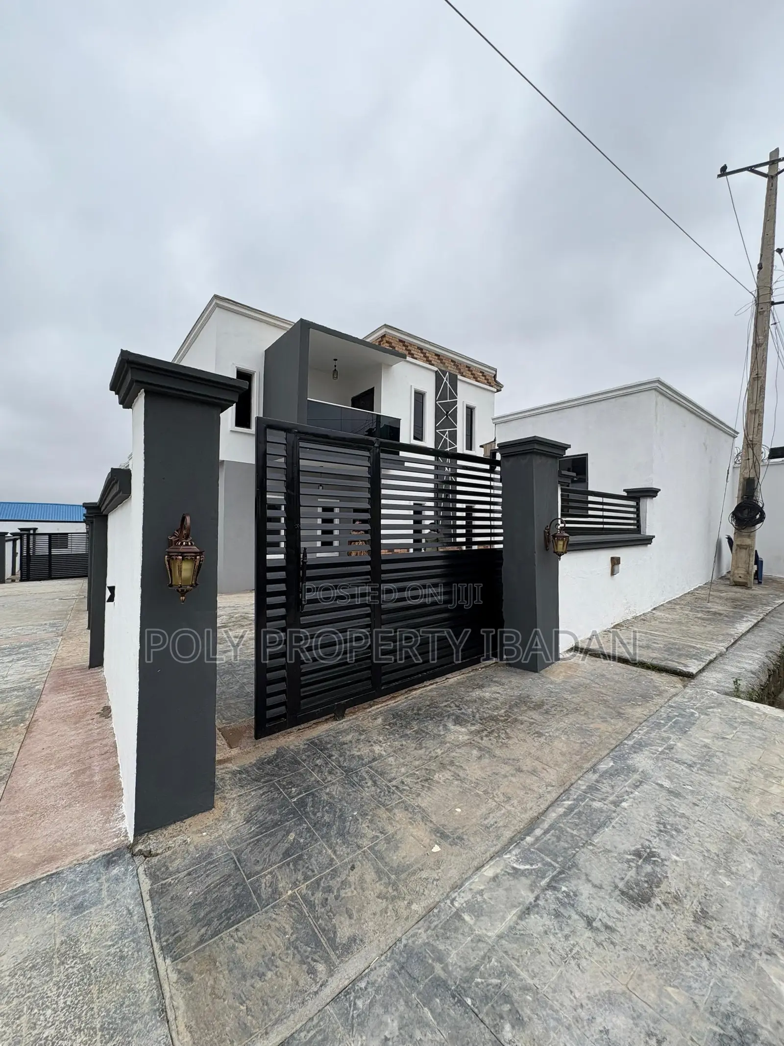 4bdrm Duplex in Kolapo Ishola Gra, Ibadan for sale