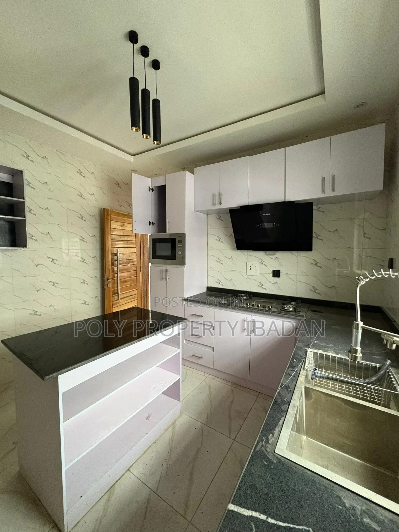 4bdrm Duplex in Kolapo Ishola Gra, Ibadan for sale