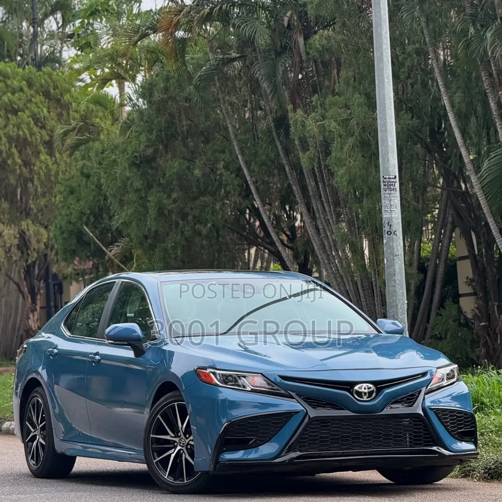 Toyota Camry SE 2023 Blue