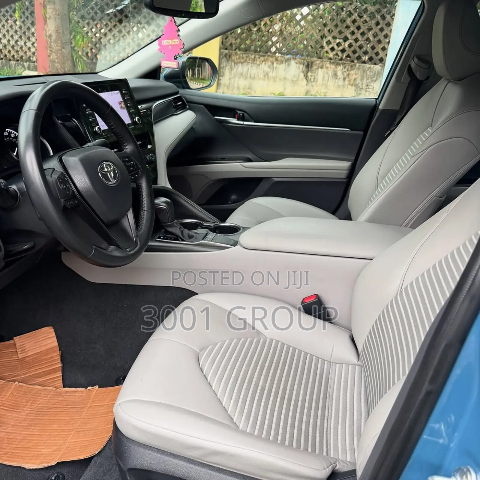 Toyota Camry SE 2023 Blue