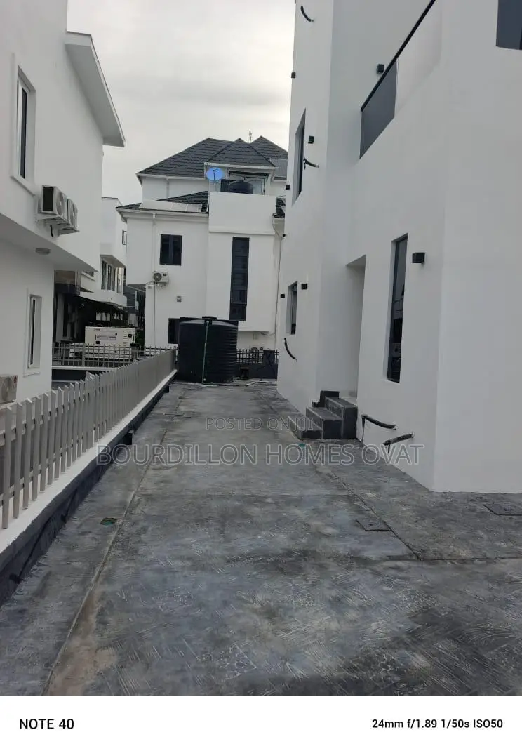 5bdrm Duplex in Osapa london for sale