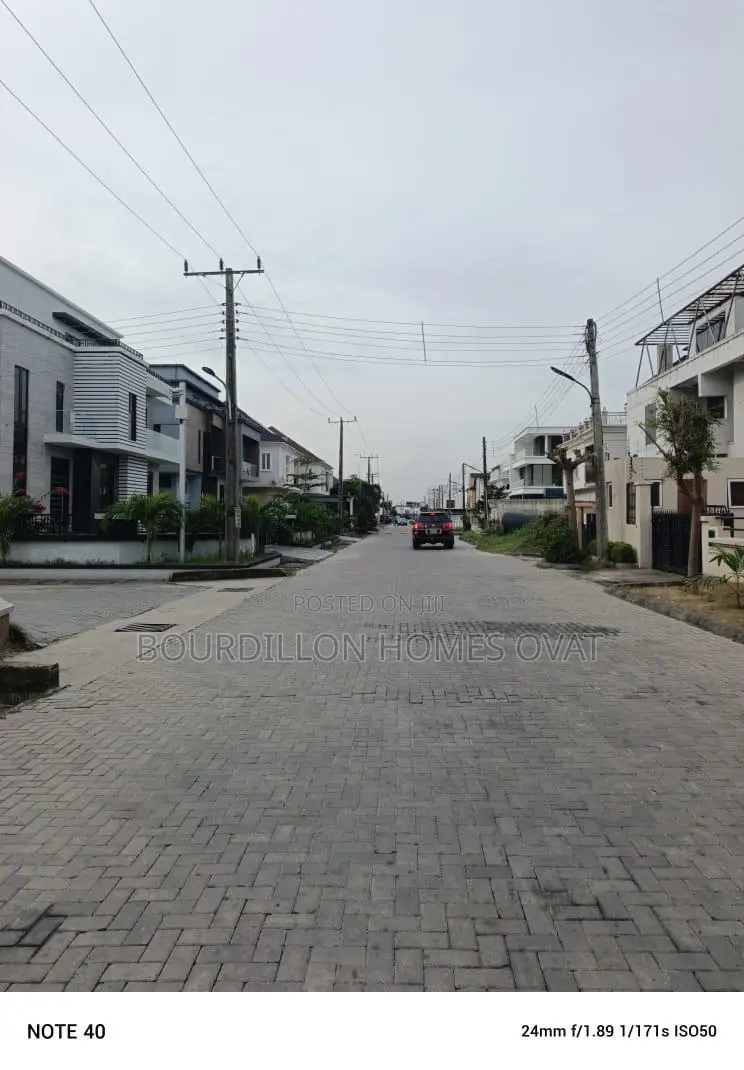 5bdrm Duplex in Osapa london for sale