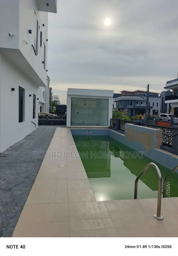 5bdrm Duplex in Osapa london for sale
