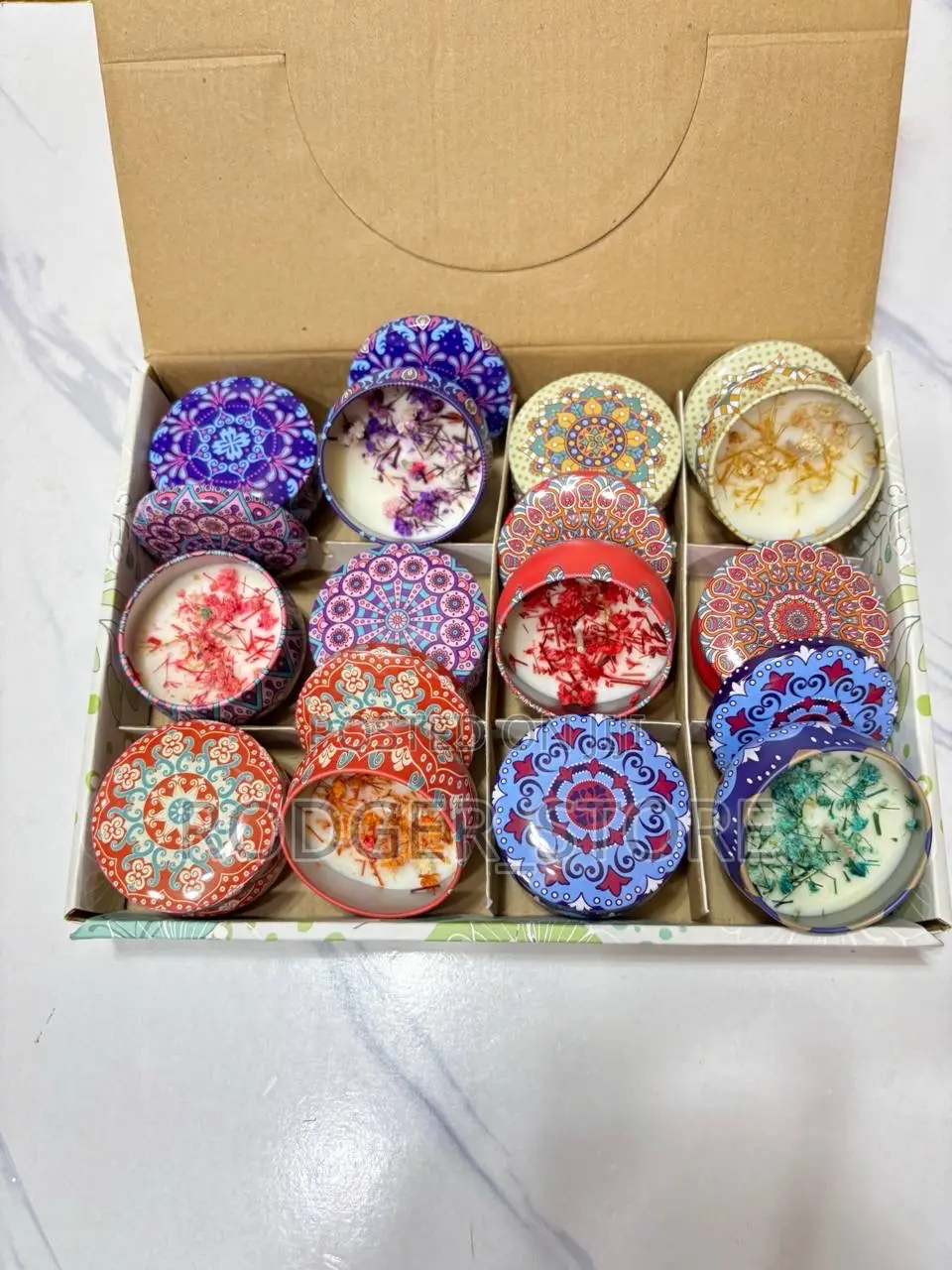Tin Scented Candle With Flowers . Small Money Candle