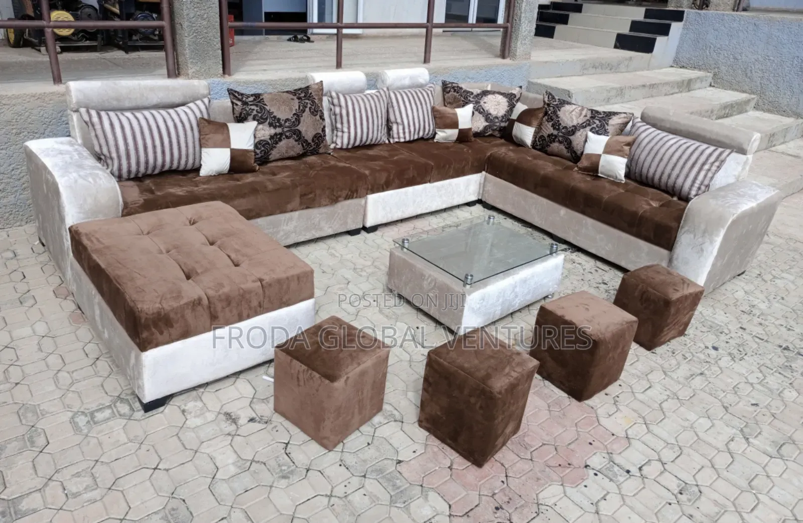 Quality 9 Seaters U-Shape Couch With Table and Stools. Ba2