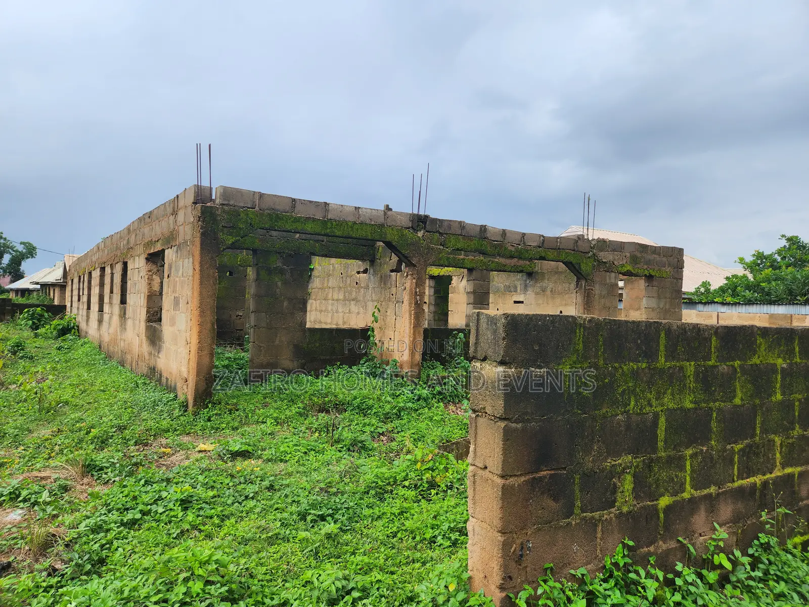 6bdrm Bungalow in Wire And Cable Apata for sale