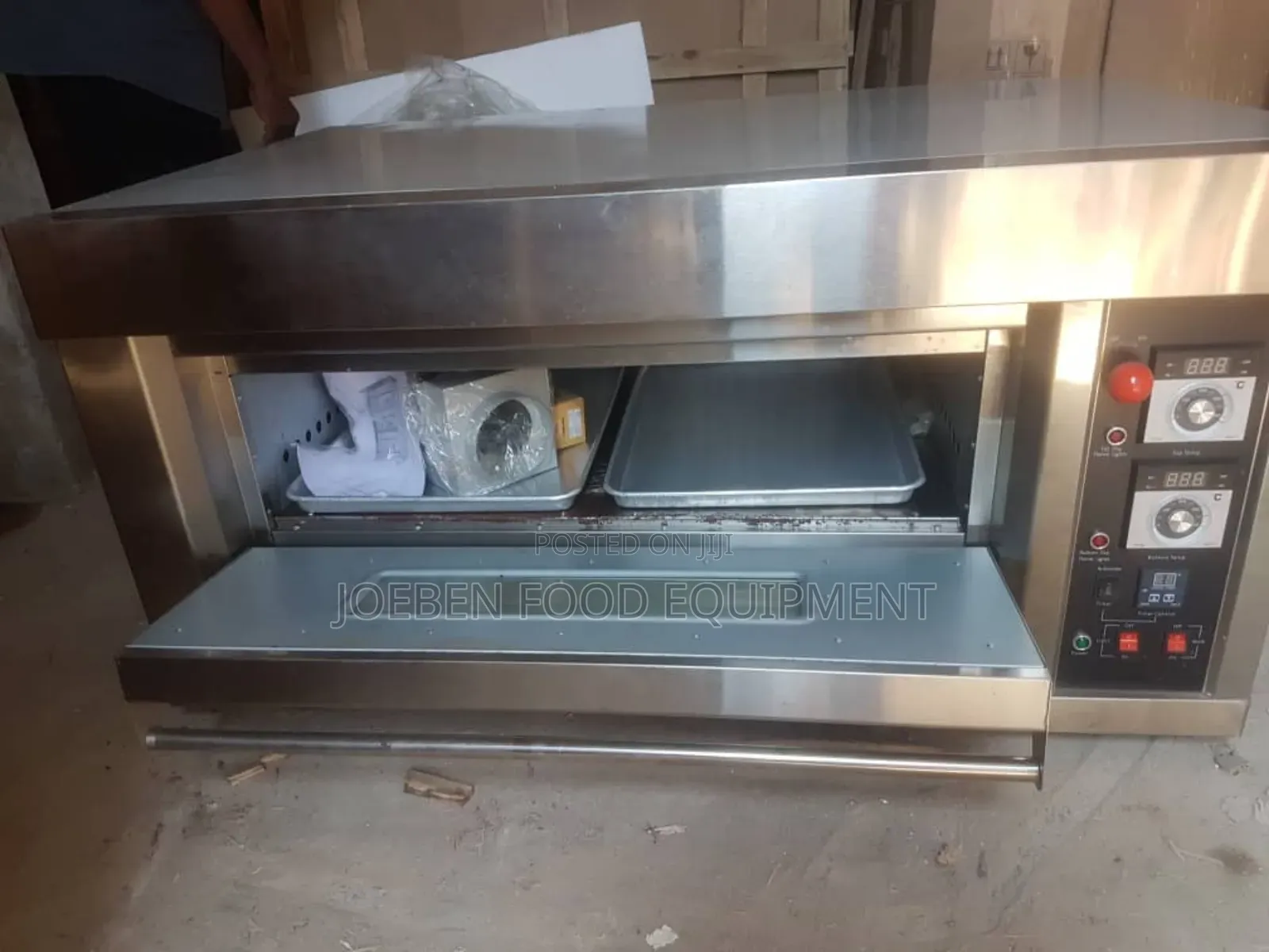 Commercial Oven With 2 Trays